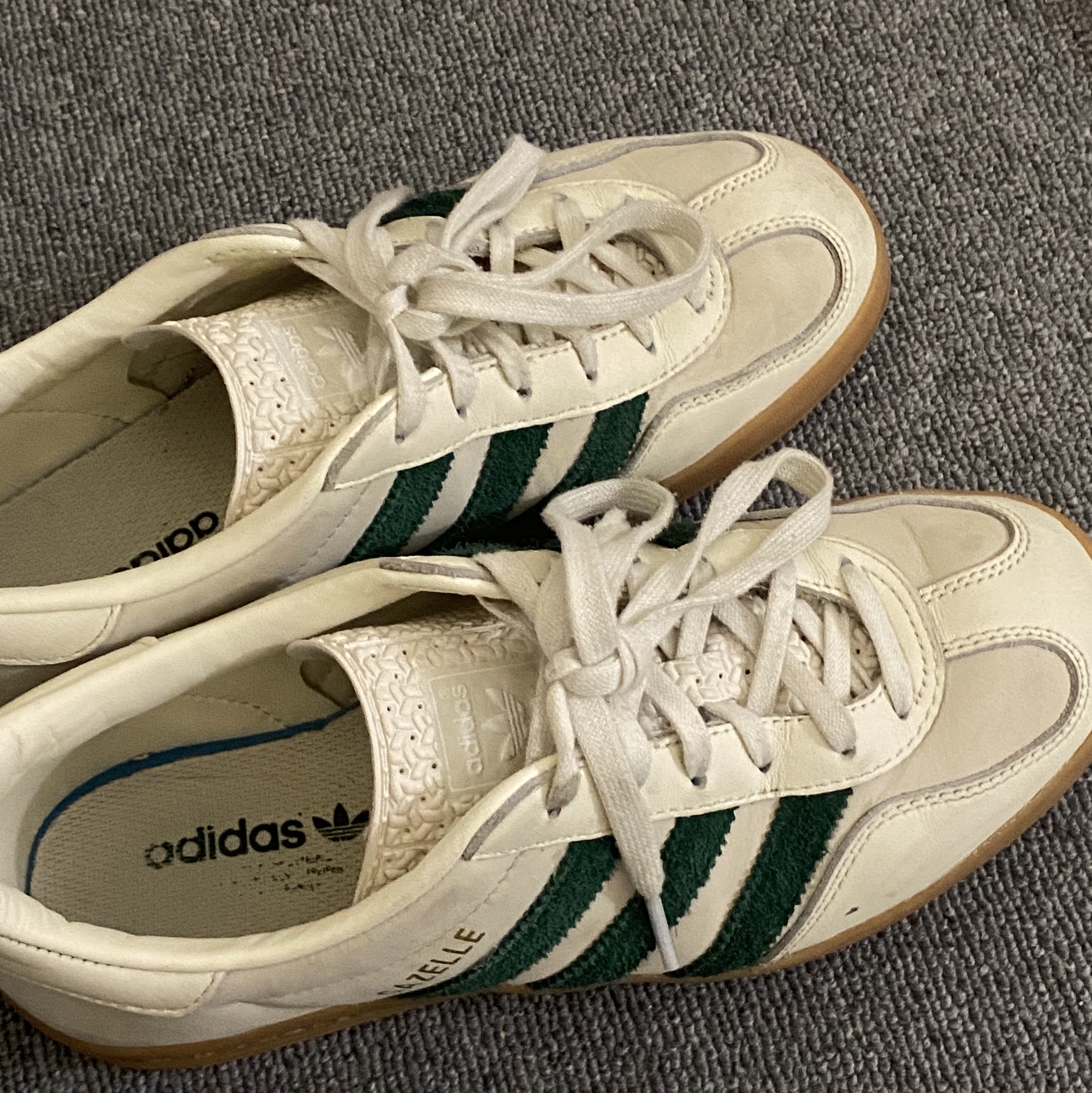 Adidas x Emmi Gazelle Indoor Off White Dark Green 착용 스타일