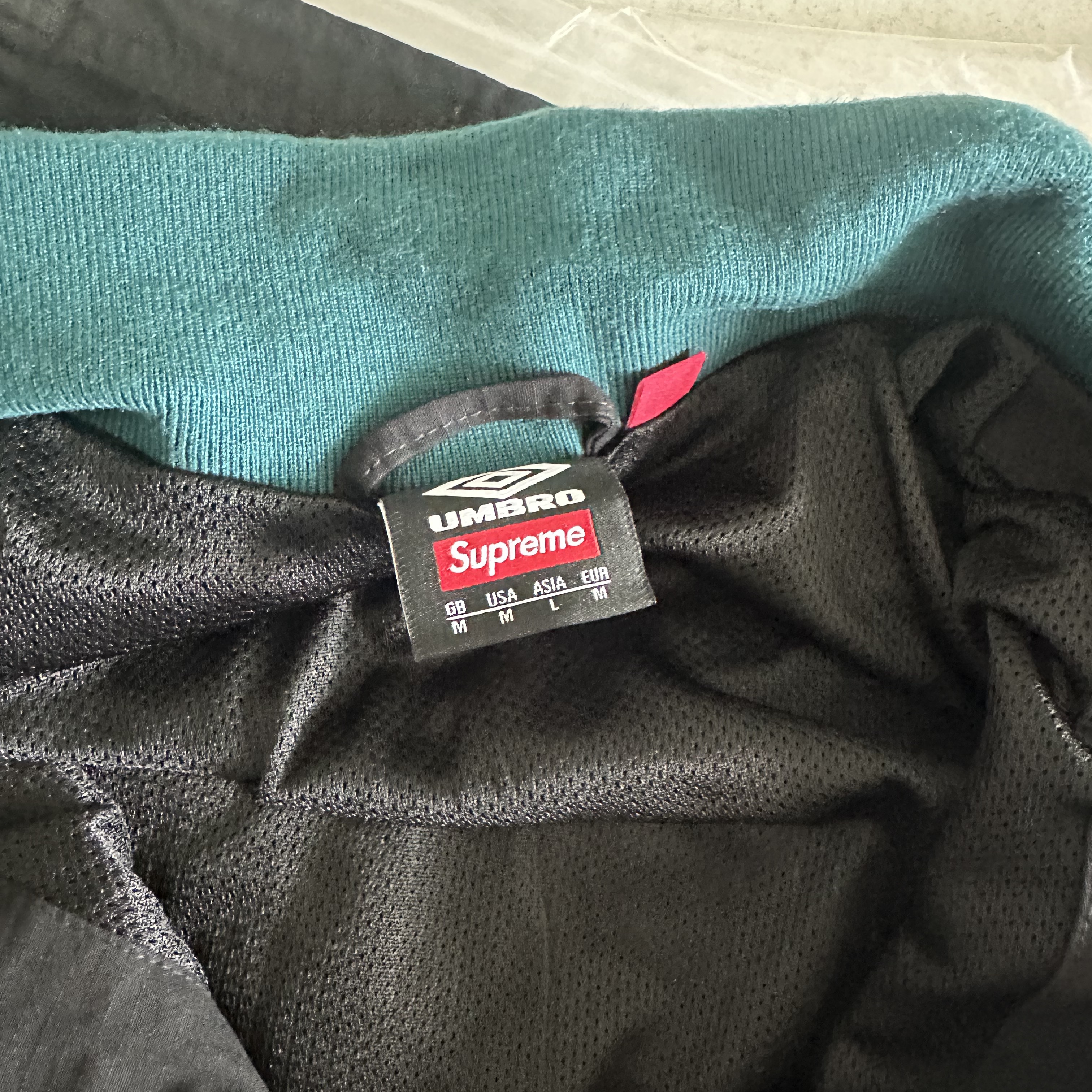 Supreme x Umbro Cotton Ripstop Track Jacket Black - 23FW 착용 스타일 - 2