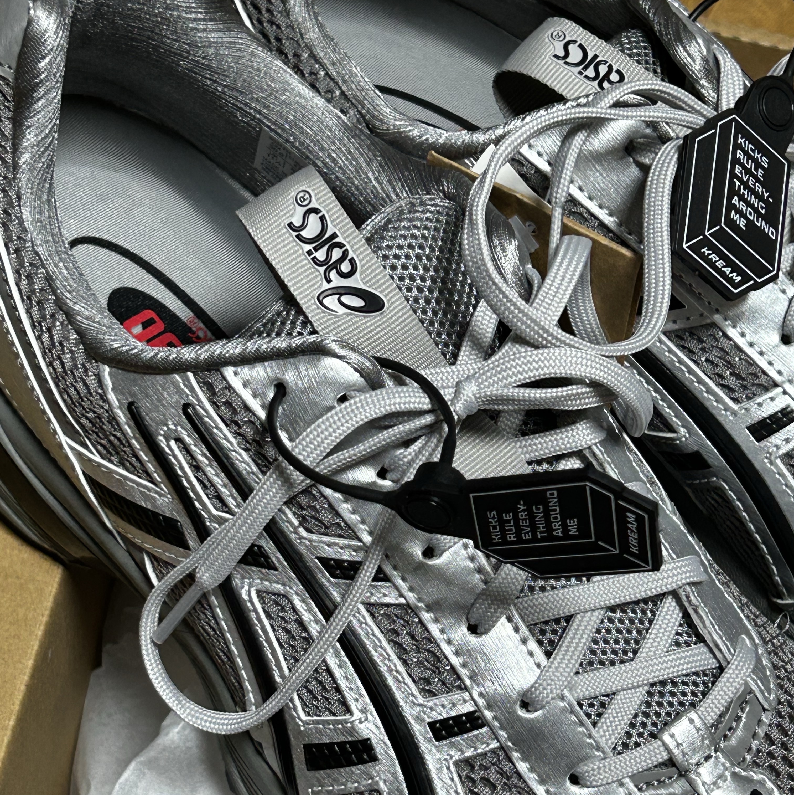 Asics x Freja Wewer Gel-1090 V2 Clay Grey Pure Silver 착용 스타일