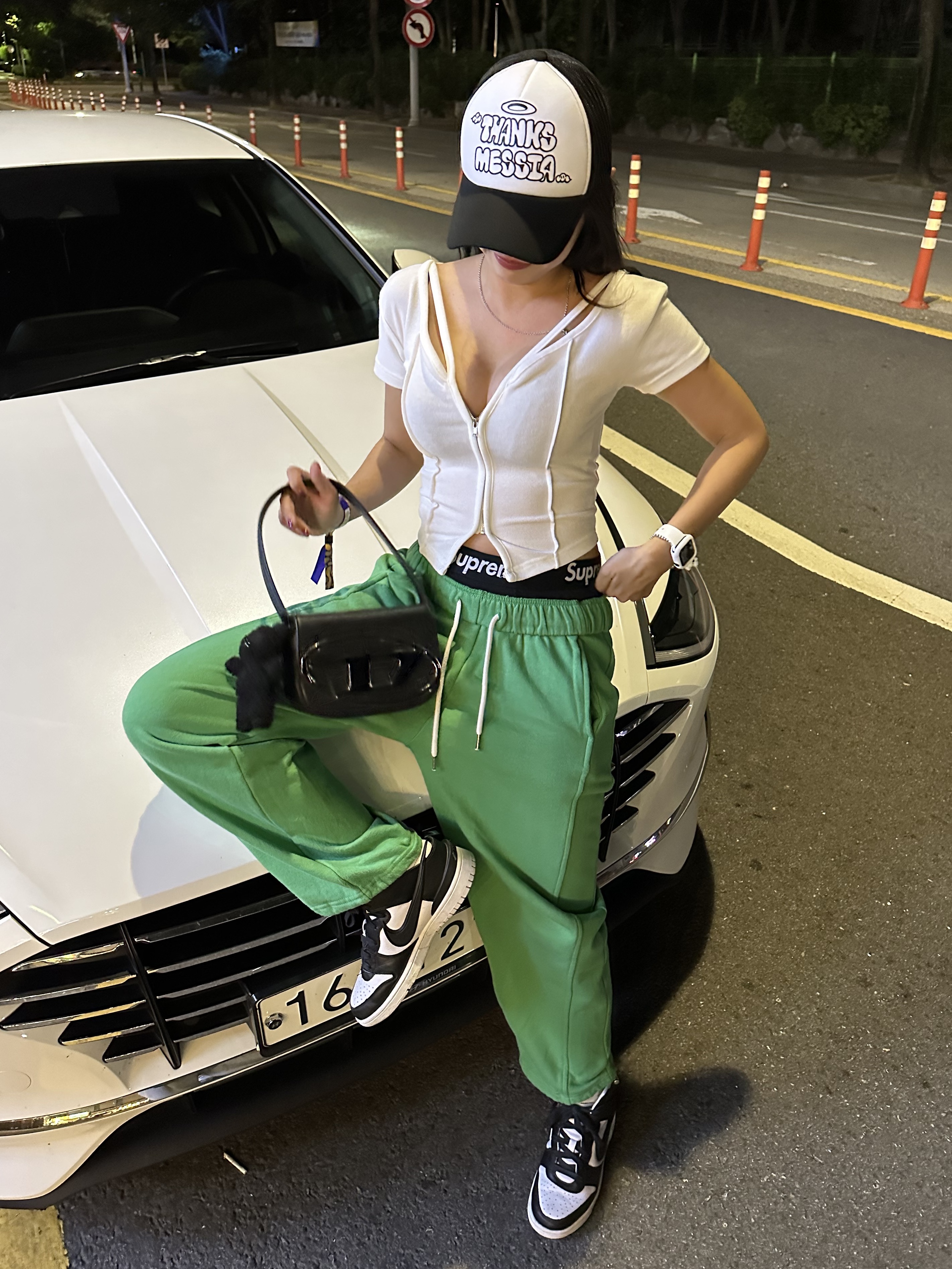 Diesel 1DR Shoulder Bag in Nappa Leather Black, Nike x Ambush Dunk High Black 착용 스타일 - 3