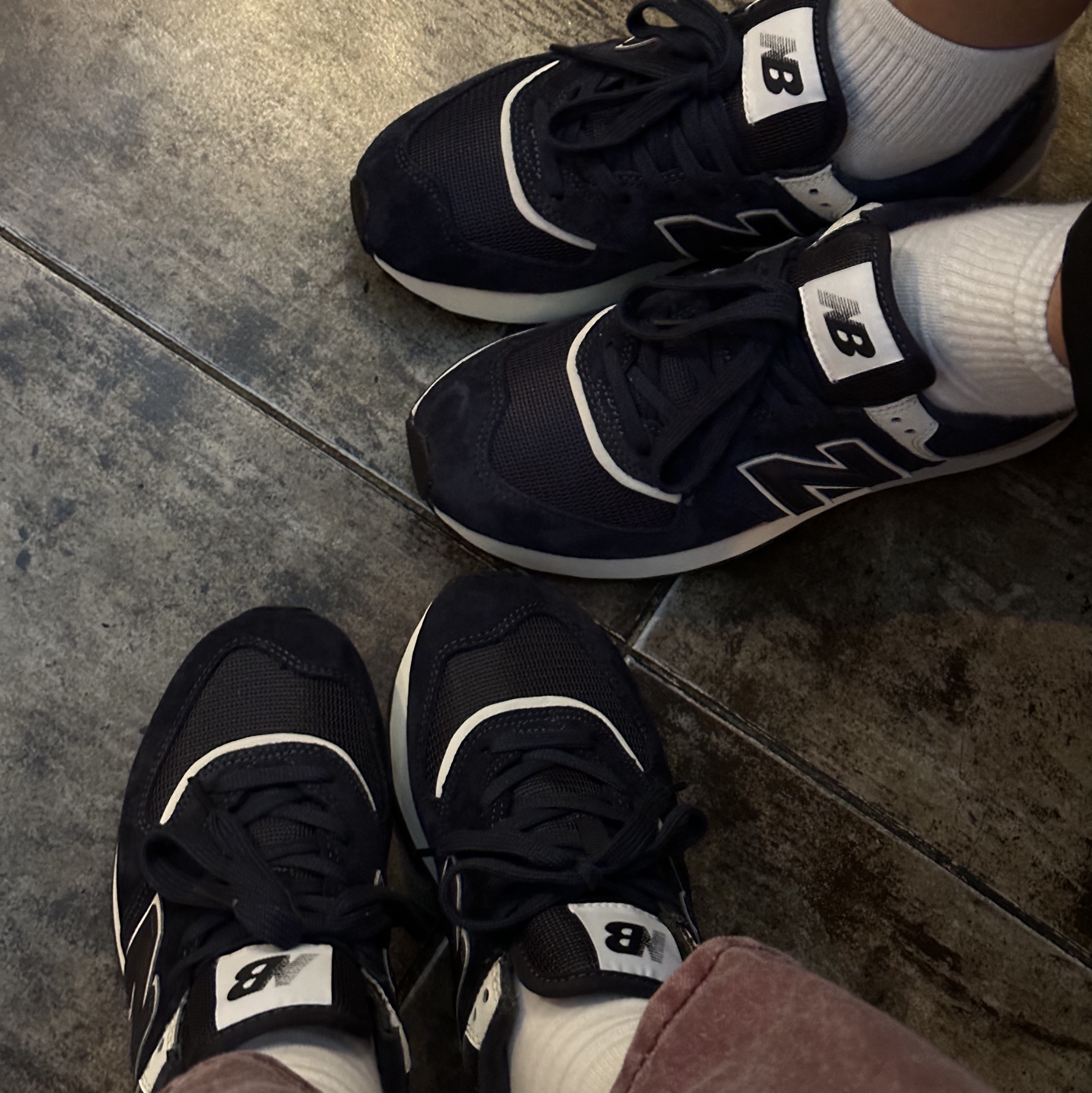 New Balance 574 Legacy Blue Navy 착용 스타일