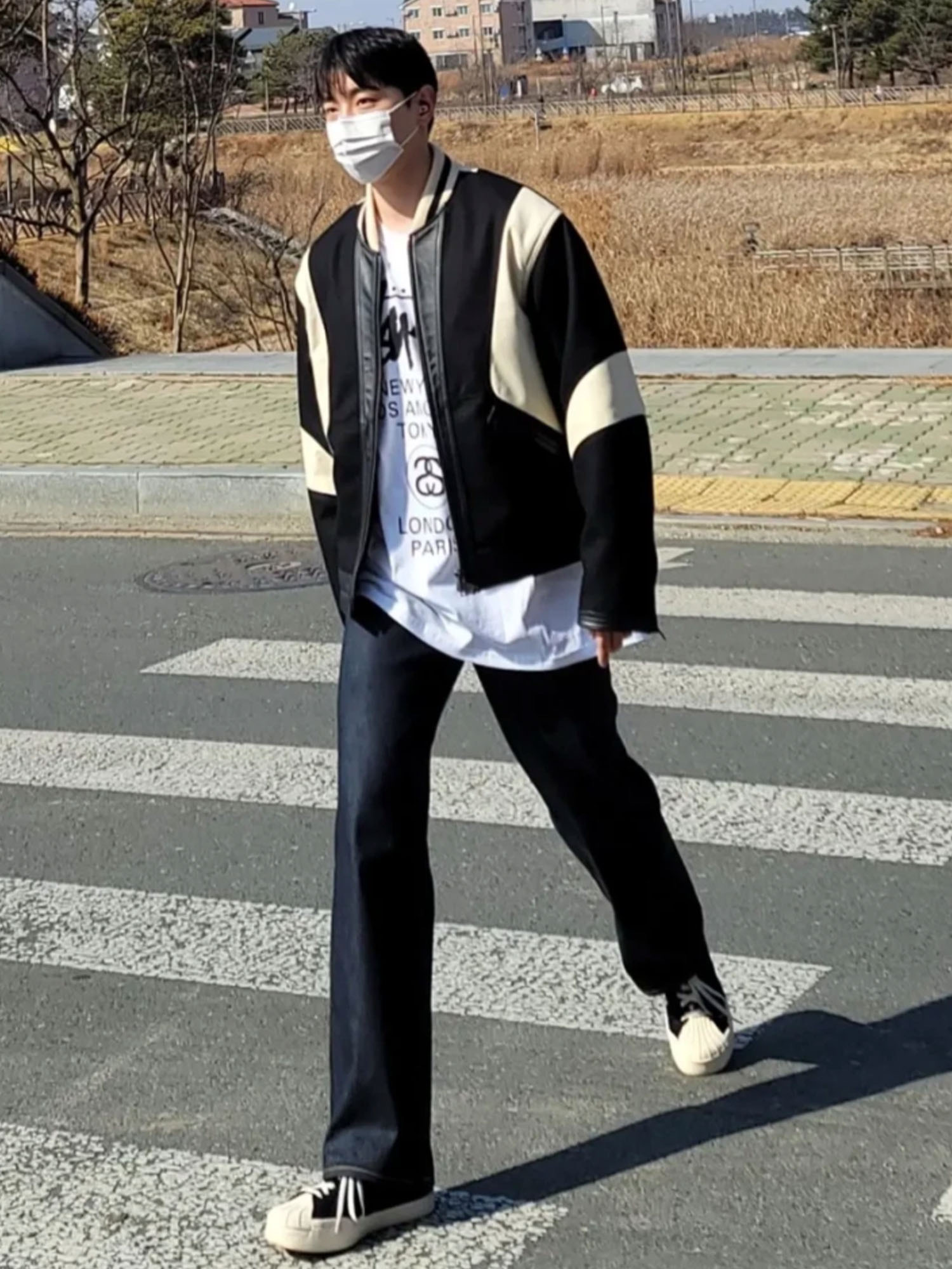 Stussy World Tour T-Shirt White 2023, Y-3 Yohji Star Black 착용 스타일 - 4
