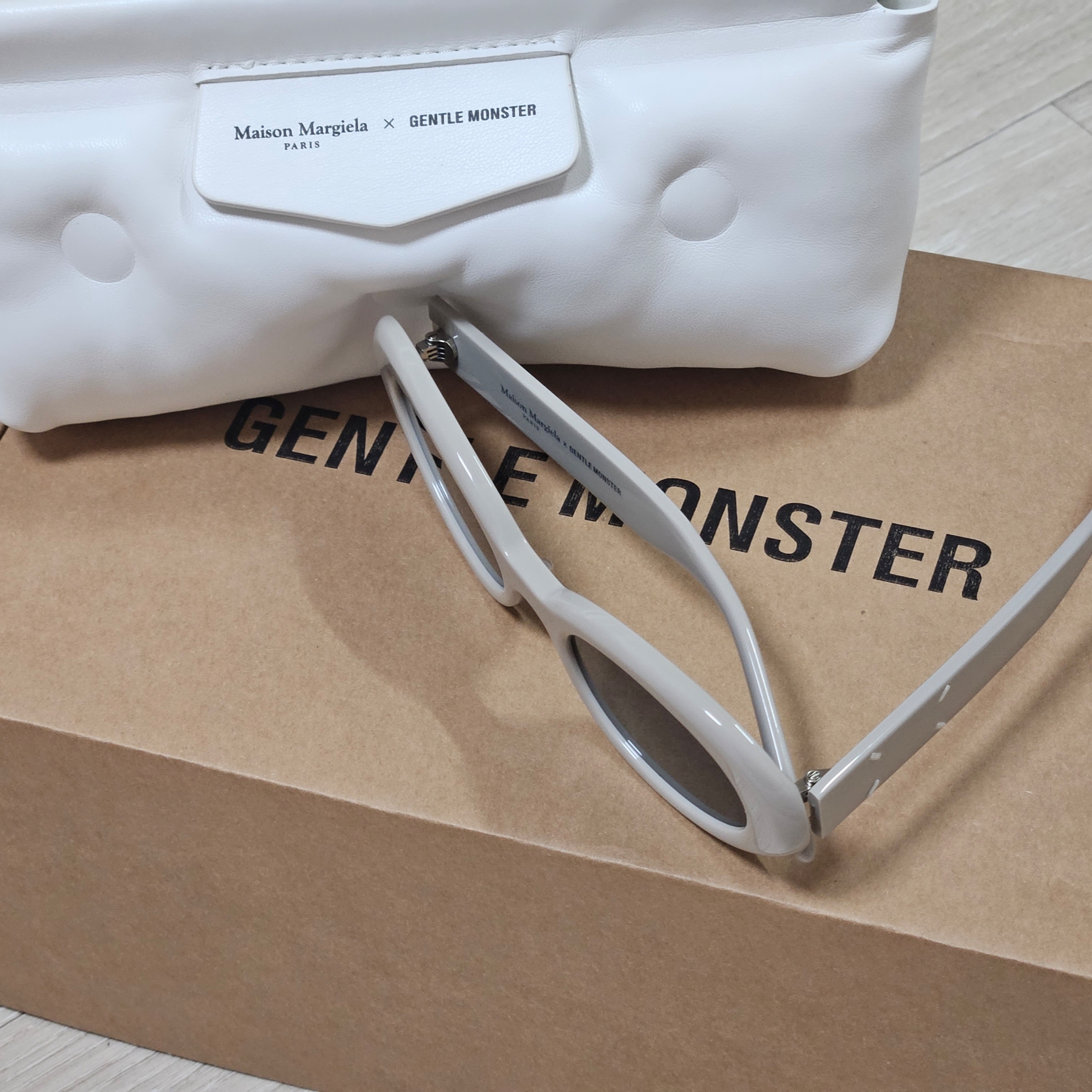 Gentle Monster x Maison Margiela MM005 Grey Black 착용 스타일