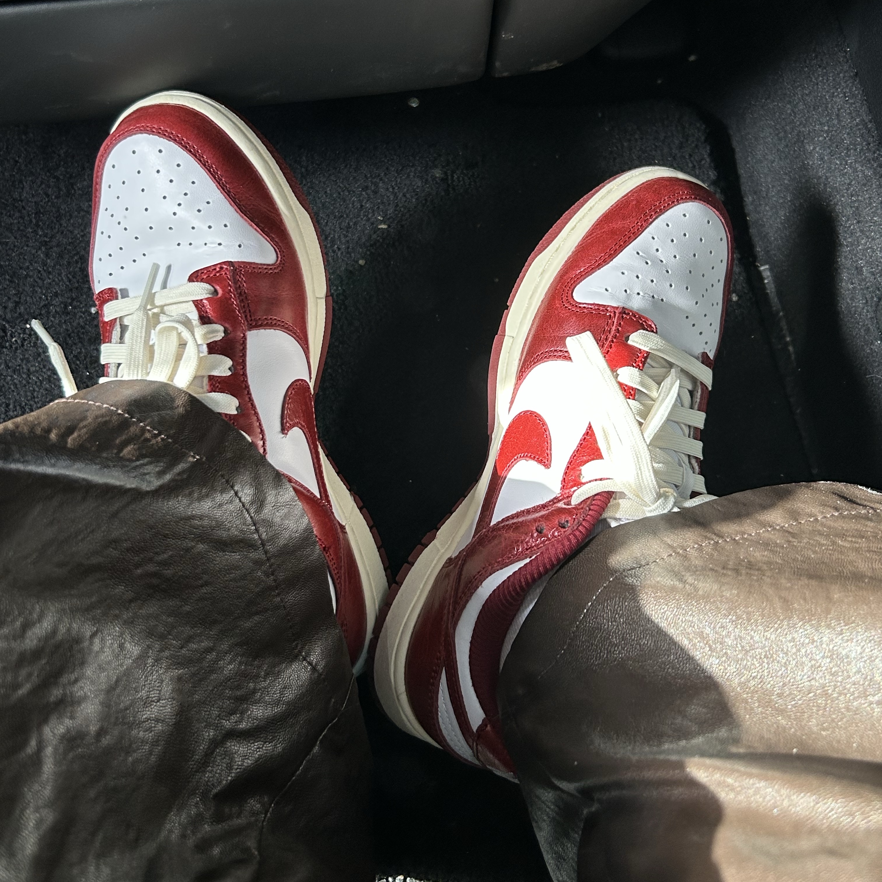 (W) Nike Dunk Low Retro PRM Team Red and White 착용 스타일