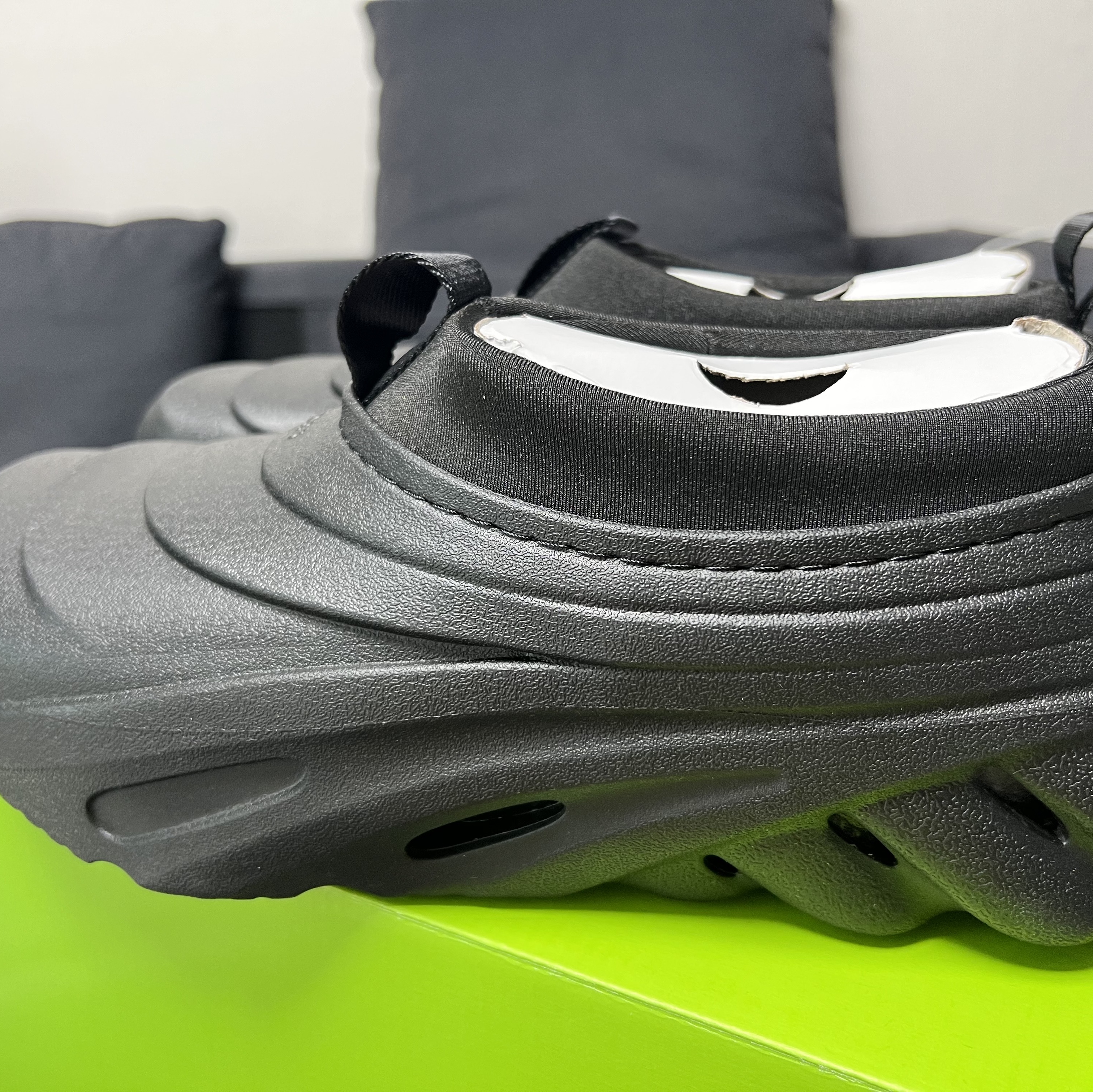 Crocs Echo Storm Black Ice 착용 스타일 - 1