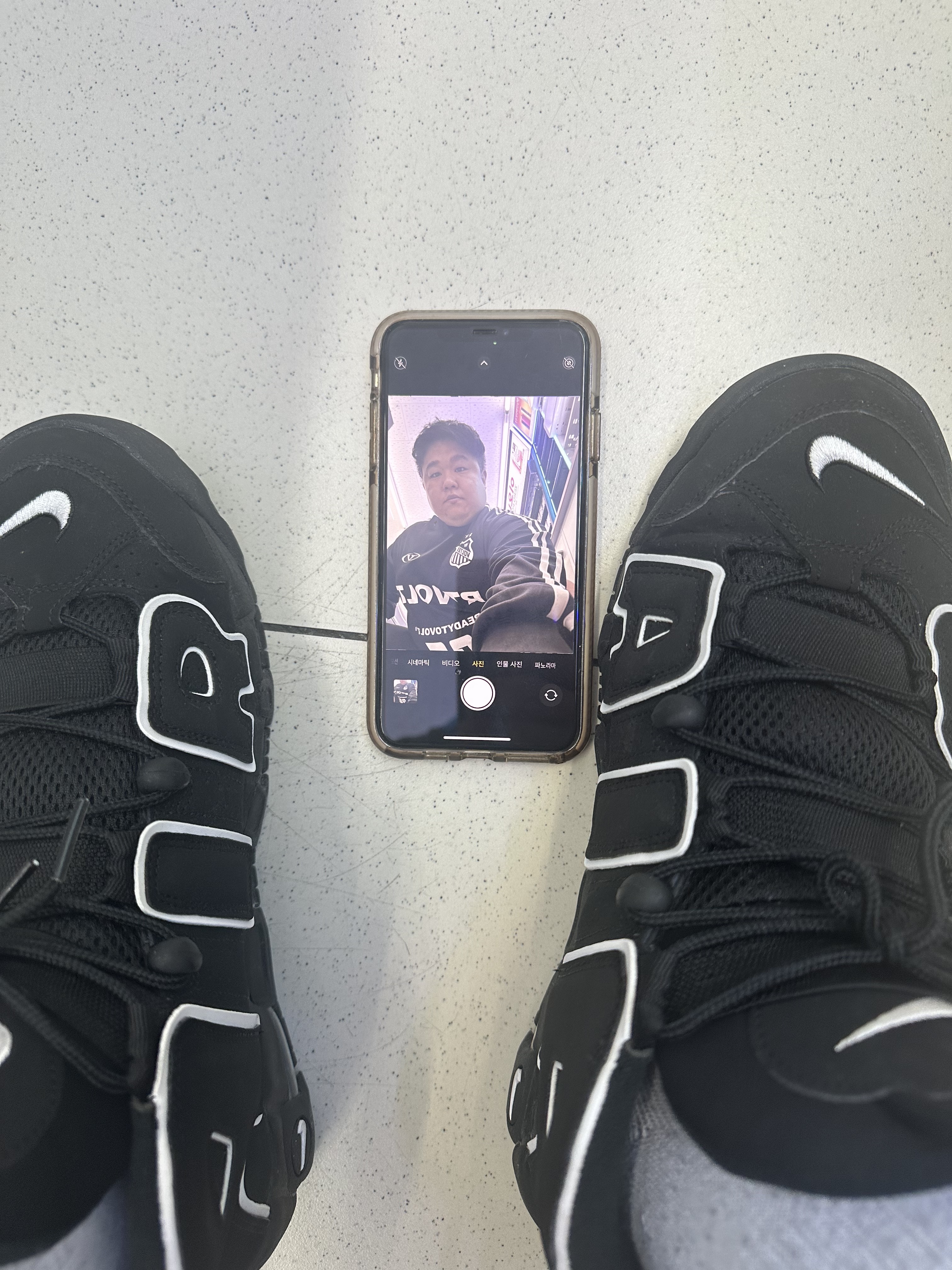 Nike Air More Uptempo Black White 2020 착용 스타일