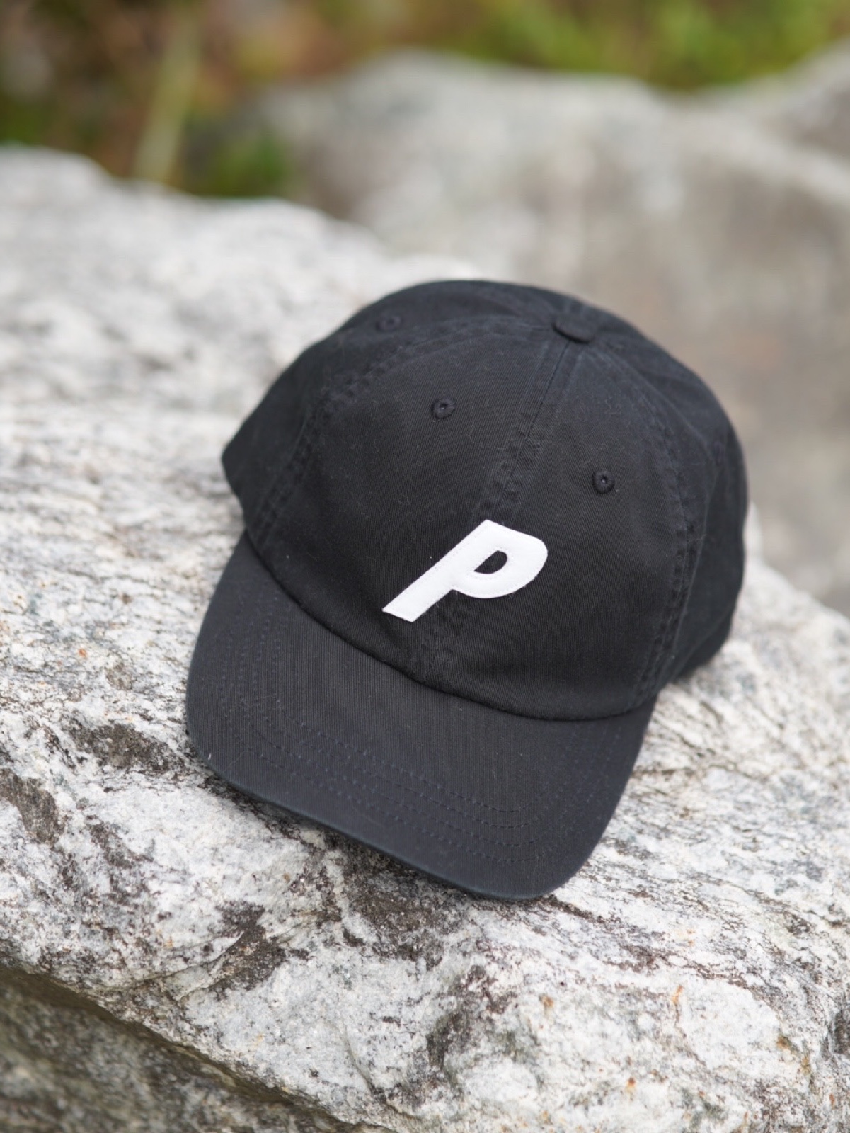 Palace P 6-Panel Black - 23SS, Our Legacy Ladon Brass Keychain Matte Nickel 착용 스타일 - 3