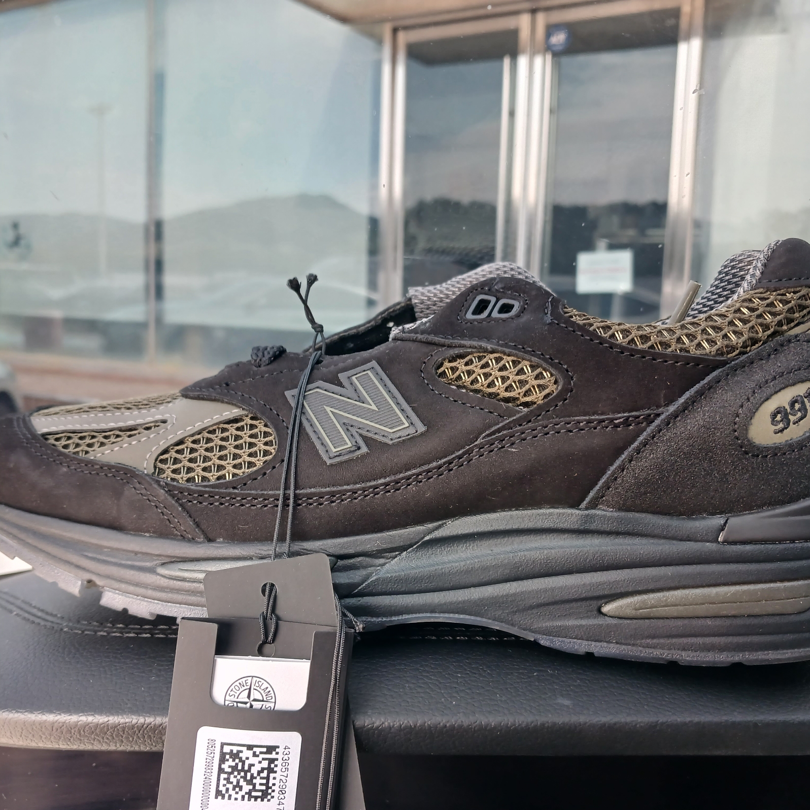New Balance x Stone Island 991v2 Made in UK Black Olive Night 착용 스타일 - 2