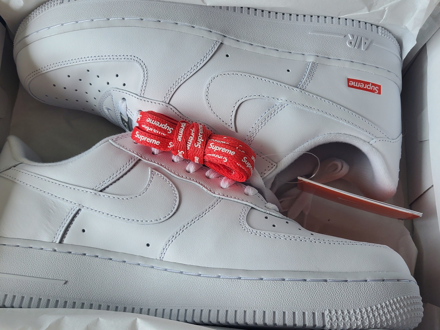 Nike x Supreme Air Force 1 Low White 착용 스타일