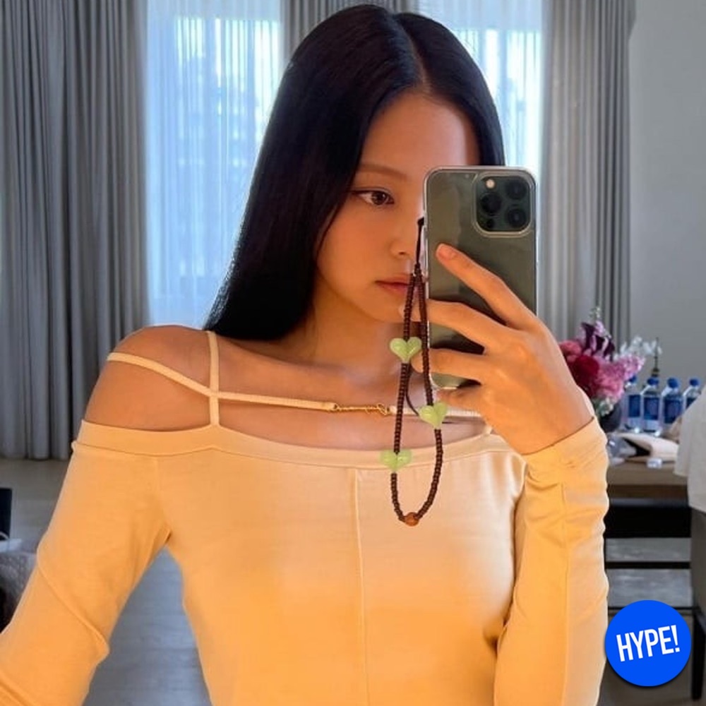 (W) Jacquemus Le T-Shirt Sierra Long Sleeve T-Shirt Beige, (W) Jacquemus La Maille Pralu Longue Seamless Cardigan Green 착용 스타일 - 2