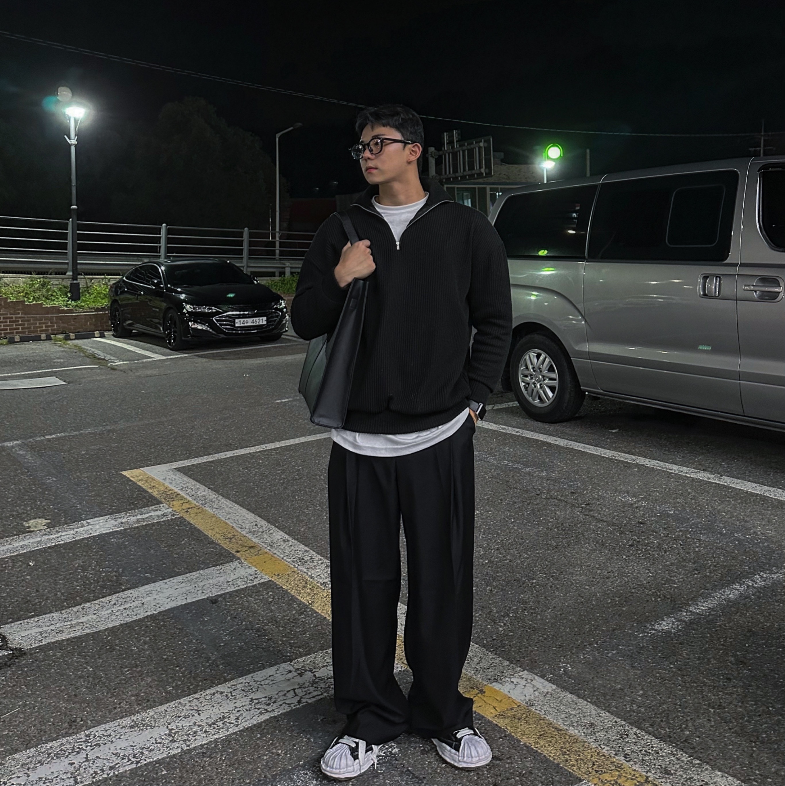 Maison Mihara Yasuhiro Blakey OG Sole Canvas Low-top Sneakers Black White 착용 스타일 - 1