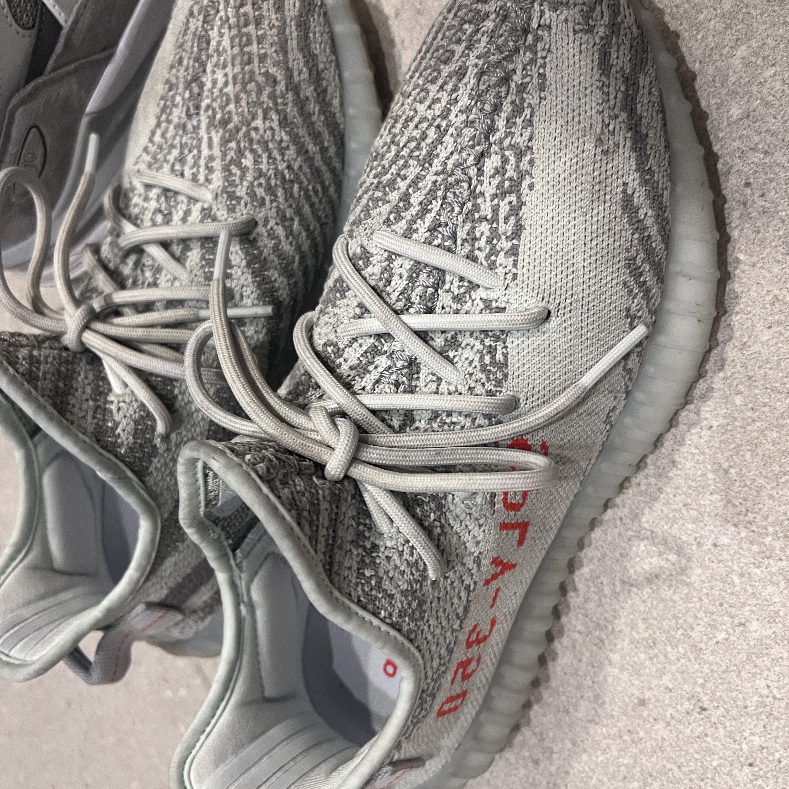 Adidas Yeezy Boost 350 V2 Blue Tint 2021/2022/2023 착용 스타일