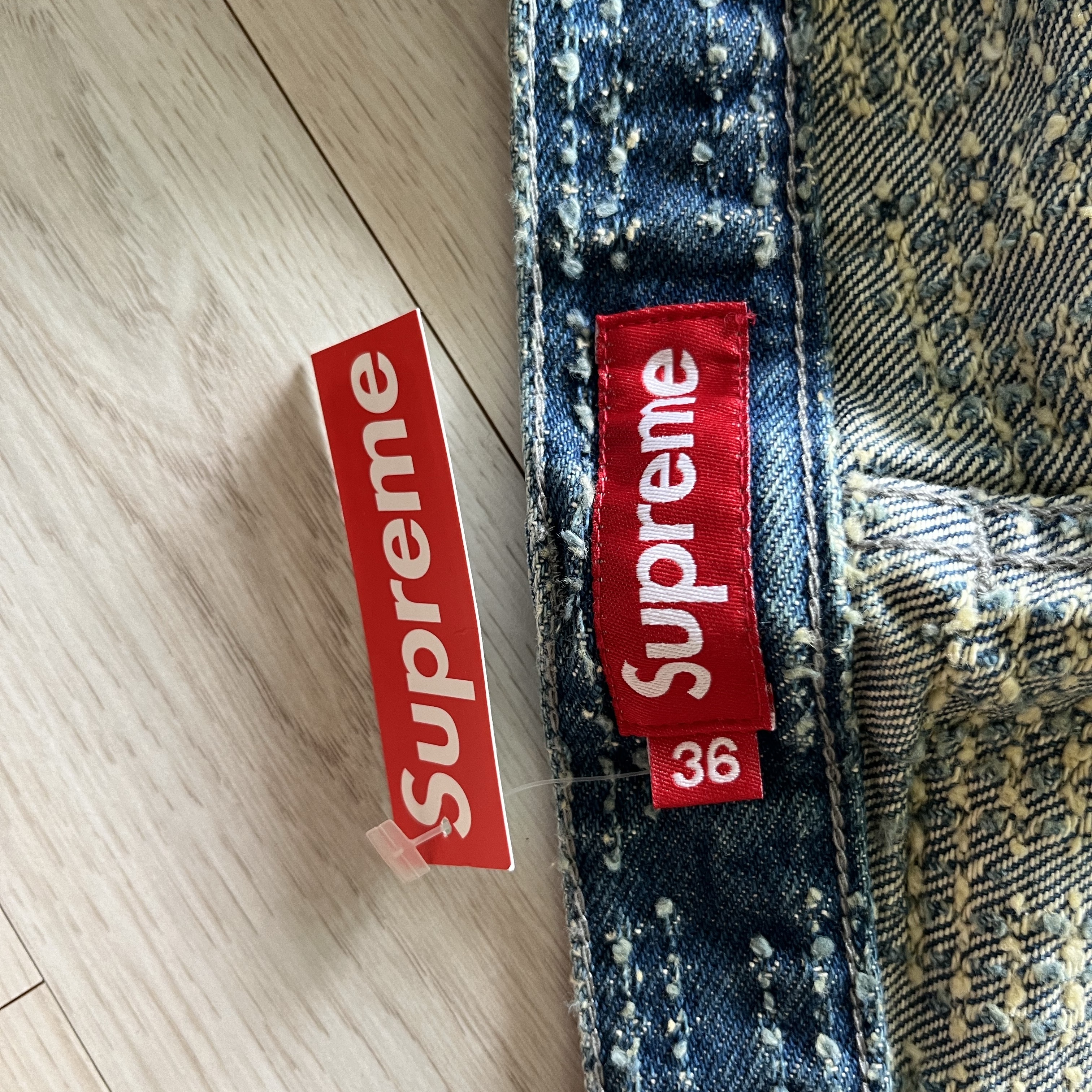 Supreme Needle Punch Regular Jean Washed Blue - 23FW 착용 스타일 - 3