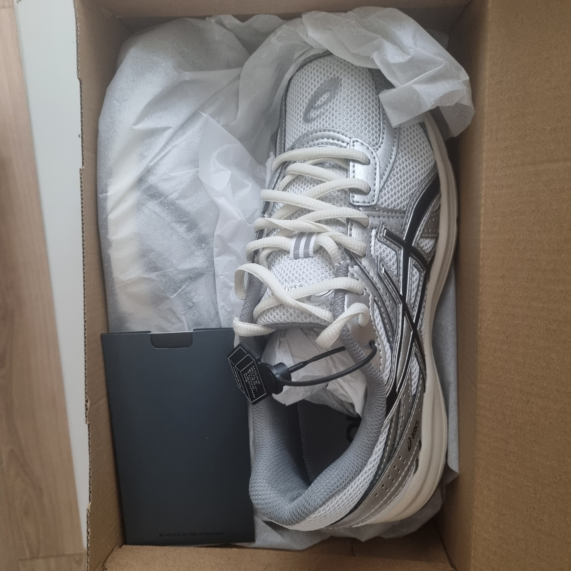 Asics Jog 100 S White Black - 2E Wide 착용 스타일