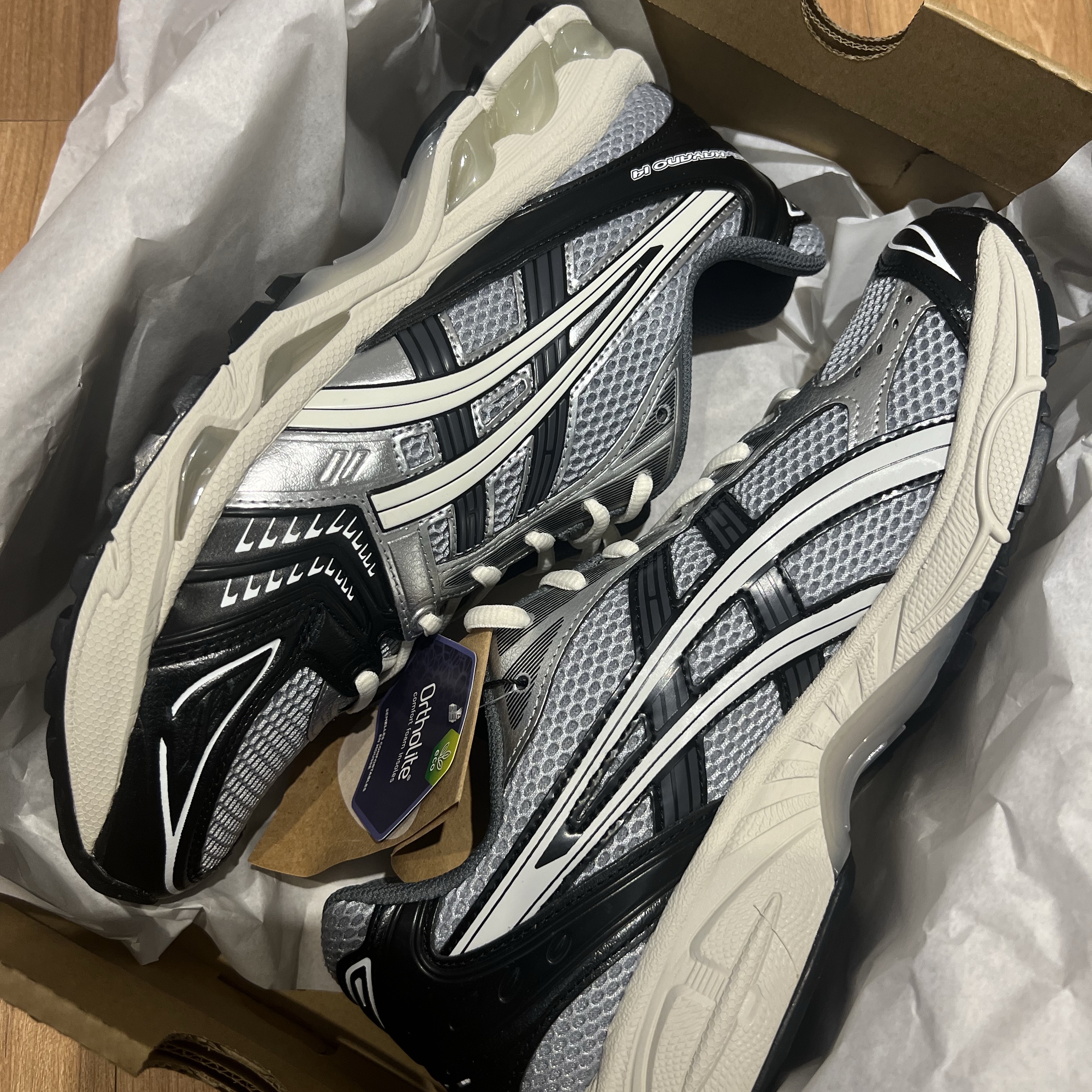 Asics Gel-Kayano 14 Black Glacier Grey, Asics Gel-Kayano 14 Cream Black 착용 스타일 - 2