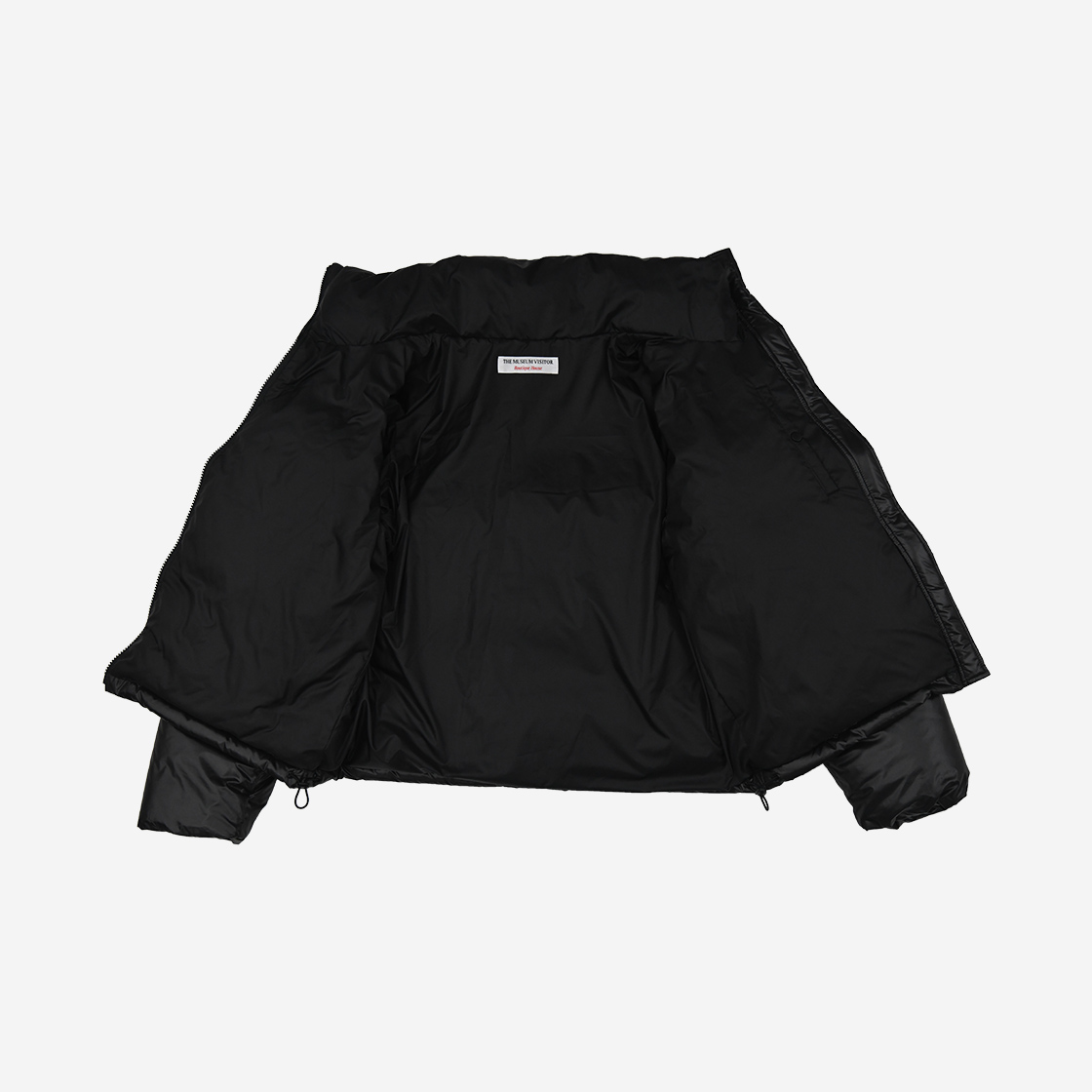 더뮤지엄비지터 크림 하트 스티치드 푸퍼 다운 자켓 글로시 블랙