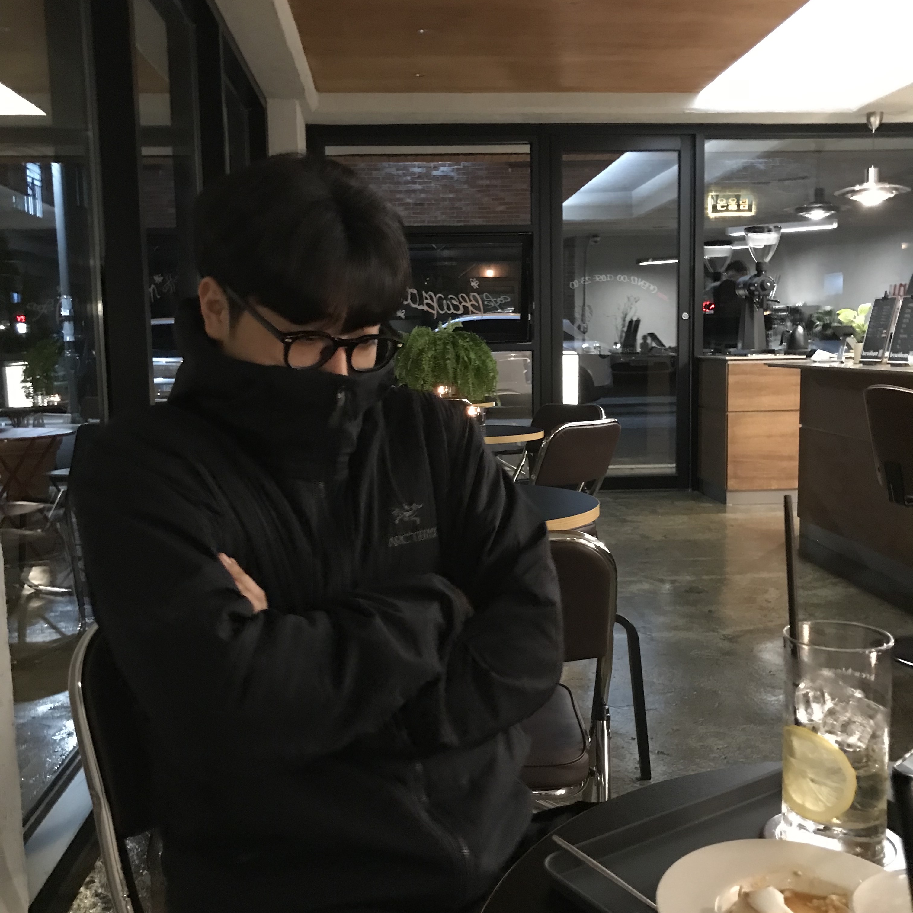Arc'teryx Atom LT Hoody Black 착용 스타일