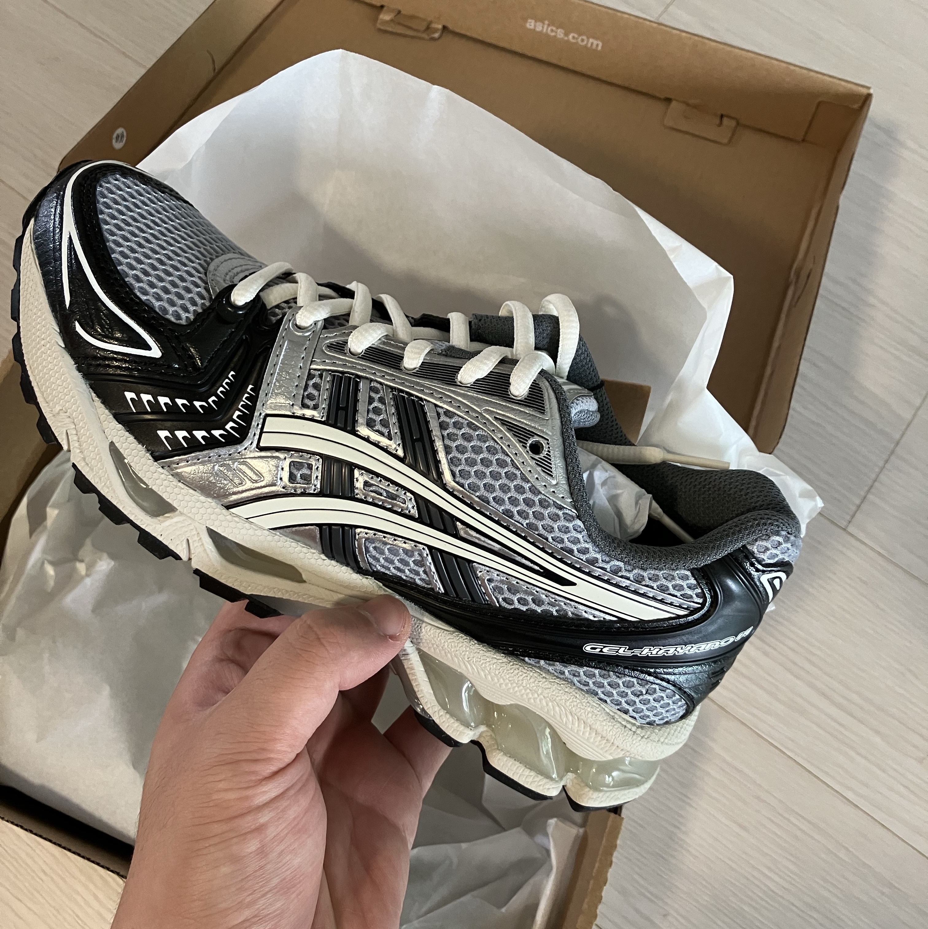Asics Gel-Kayano 14 Black Glacier Grey 착용 스타일