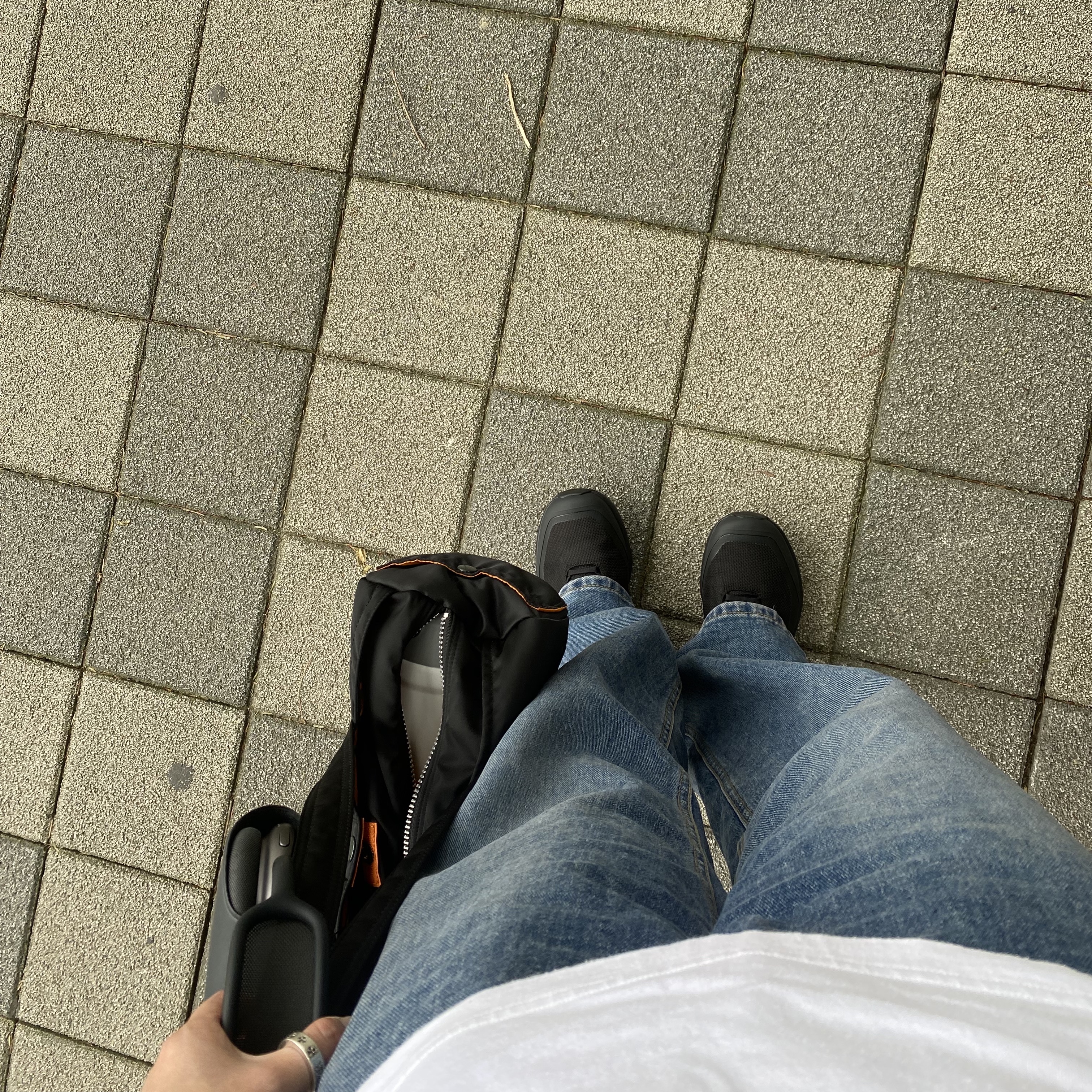Porter Tanker Duffle Bag L Black, Apple AirPods Max Lightning Space Gray (Korean Ver.) 착용 스타일