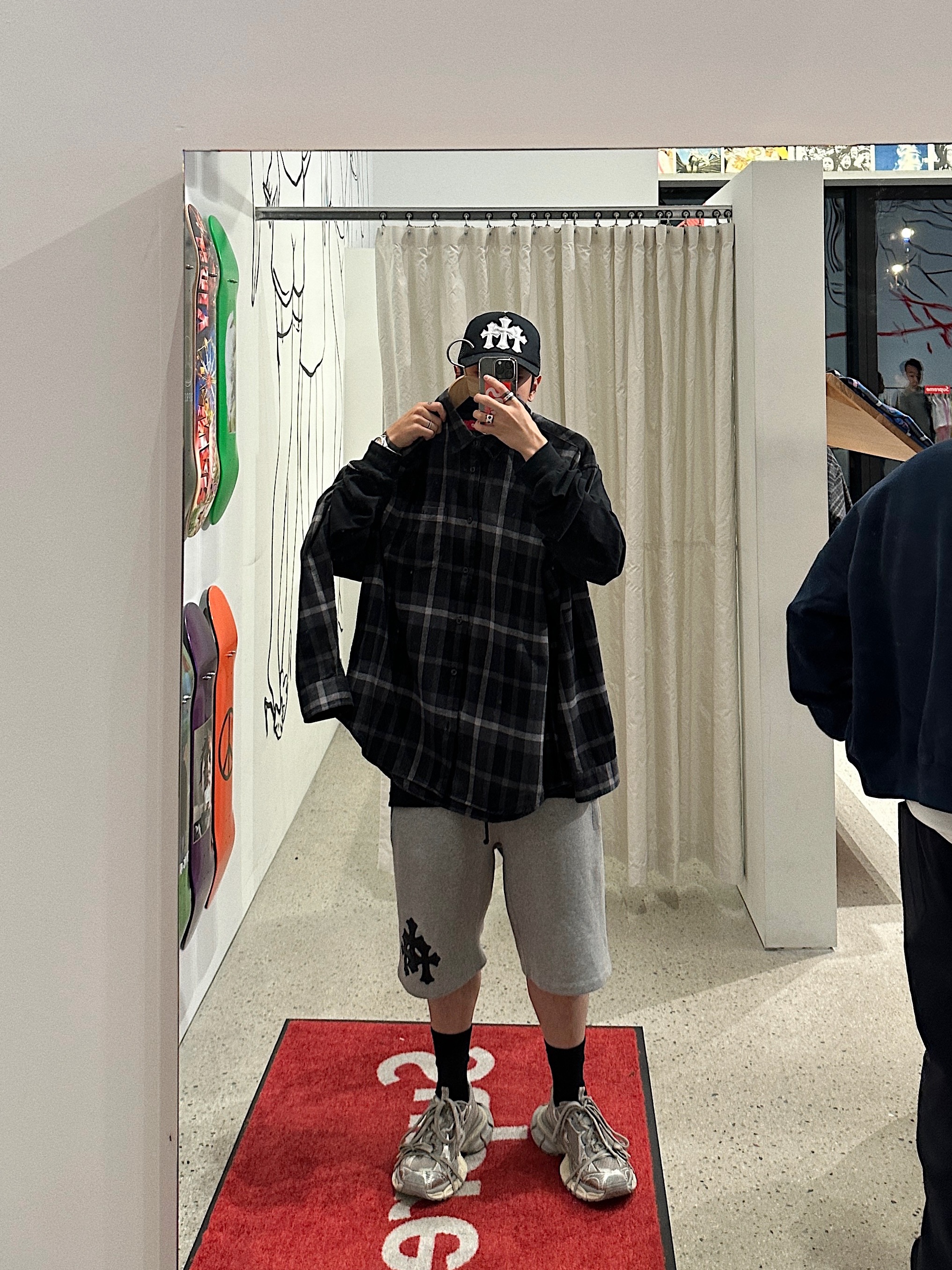 Supreme New Era S Logo Beanie Pink - 23FW, Supreme New Era S Logo Beanie Red - 23FW 착용 스타일 - 3