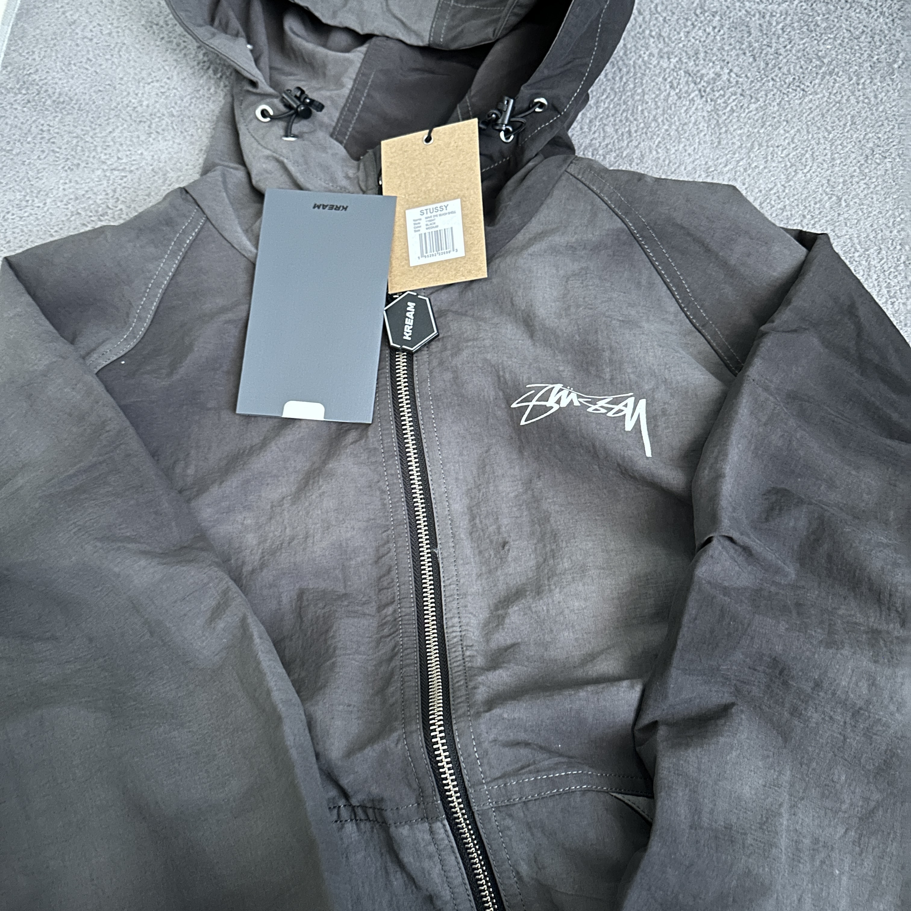 Stussy Wave Dye Beach Shell Jacket Black 착용 스타일