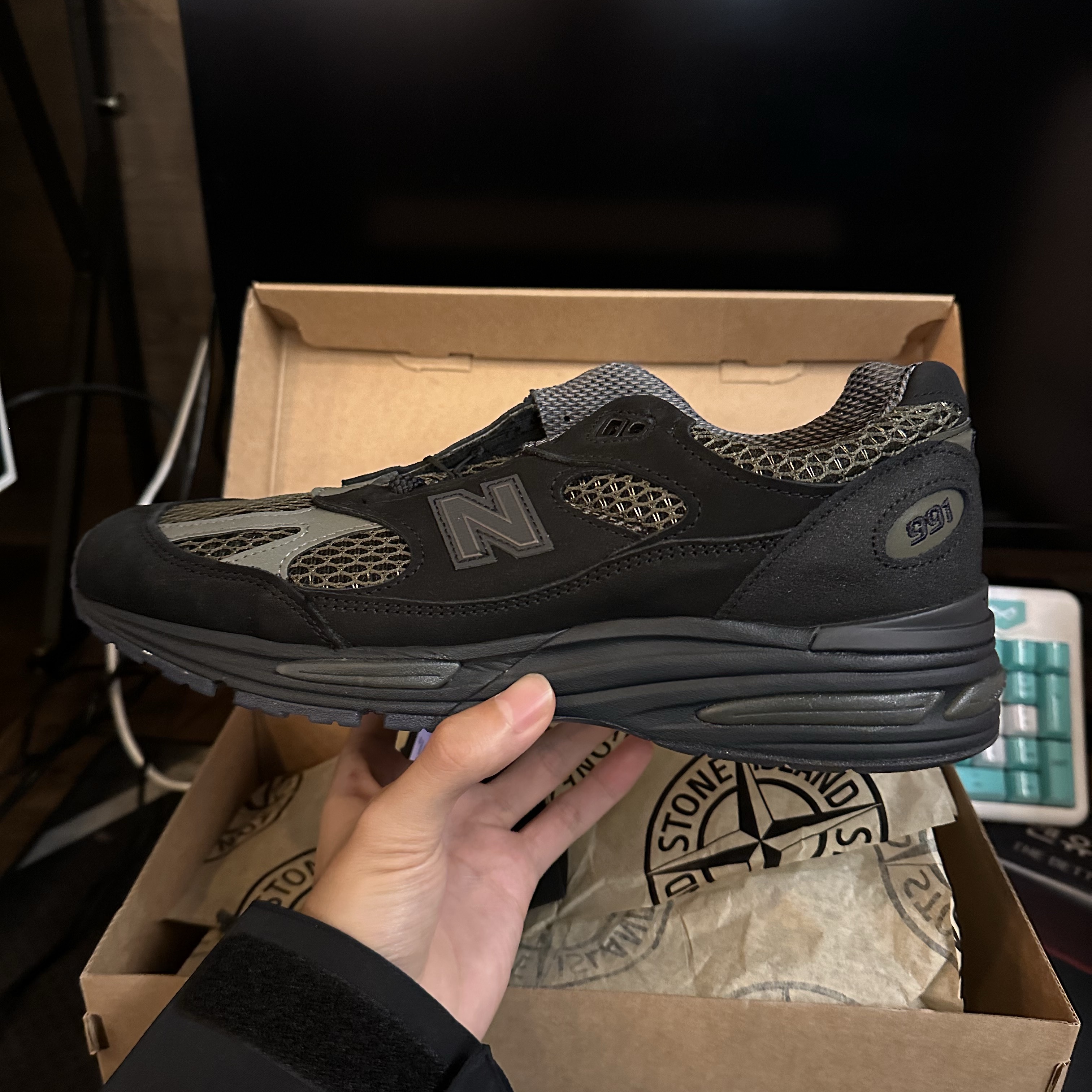 New Balance x Stone Island 991v2 Made in UK Black Olive Night 착용 스타일