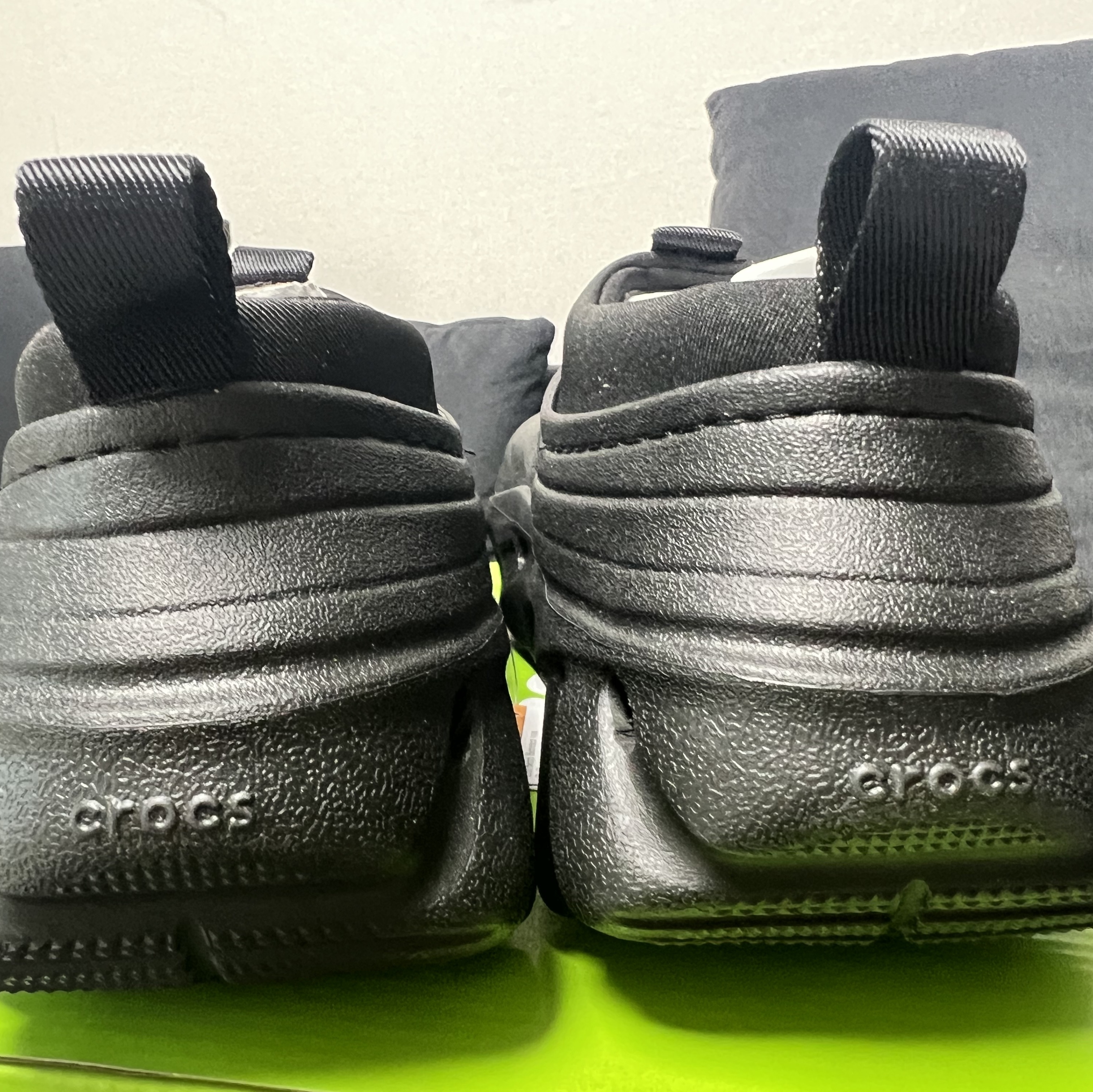 Crocs Echo Storm Black Ice 착용 스타일 - 2
