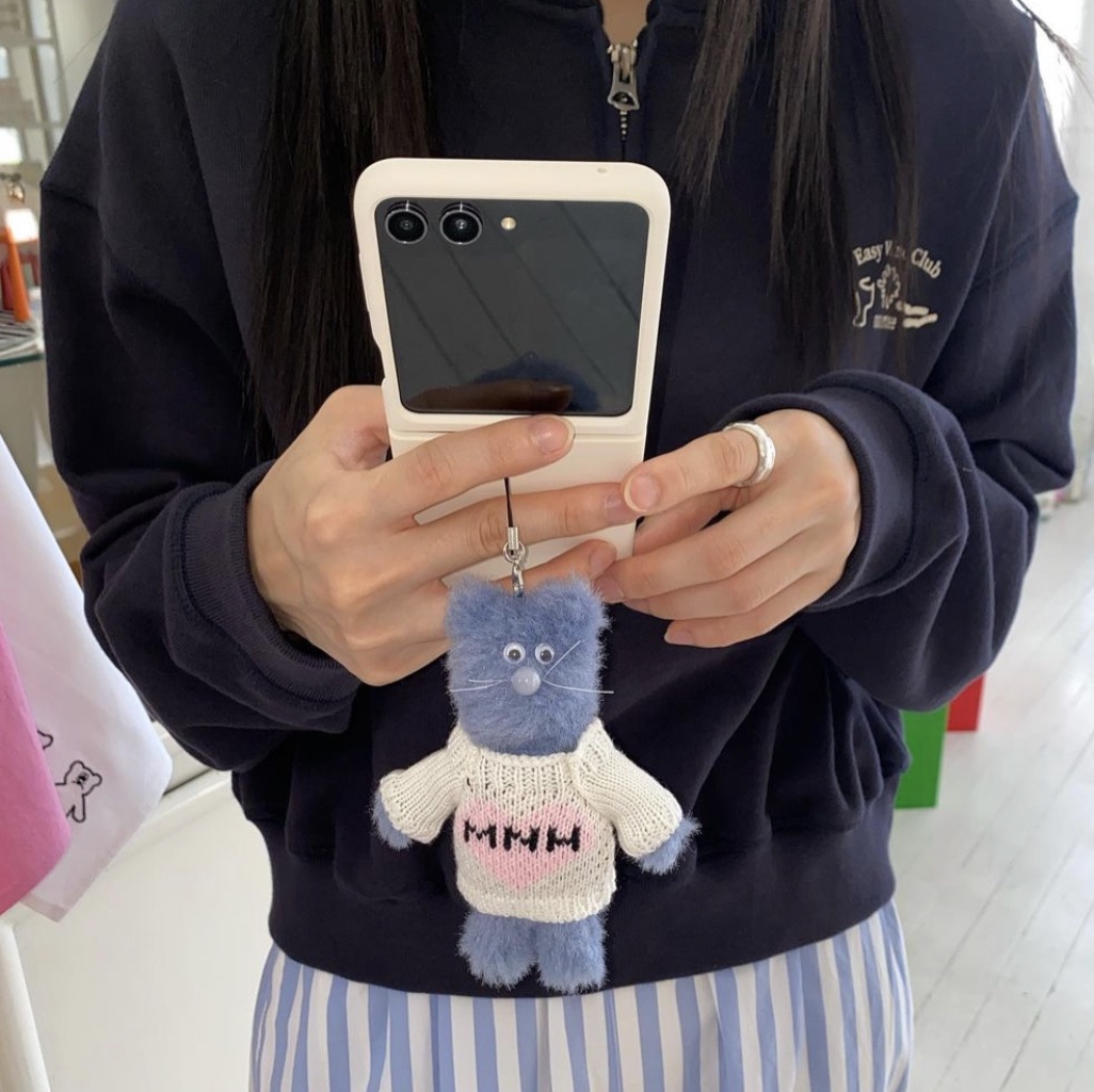 Monamhee Love Flexy Keyring Blue 착용 스타일