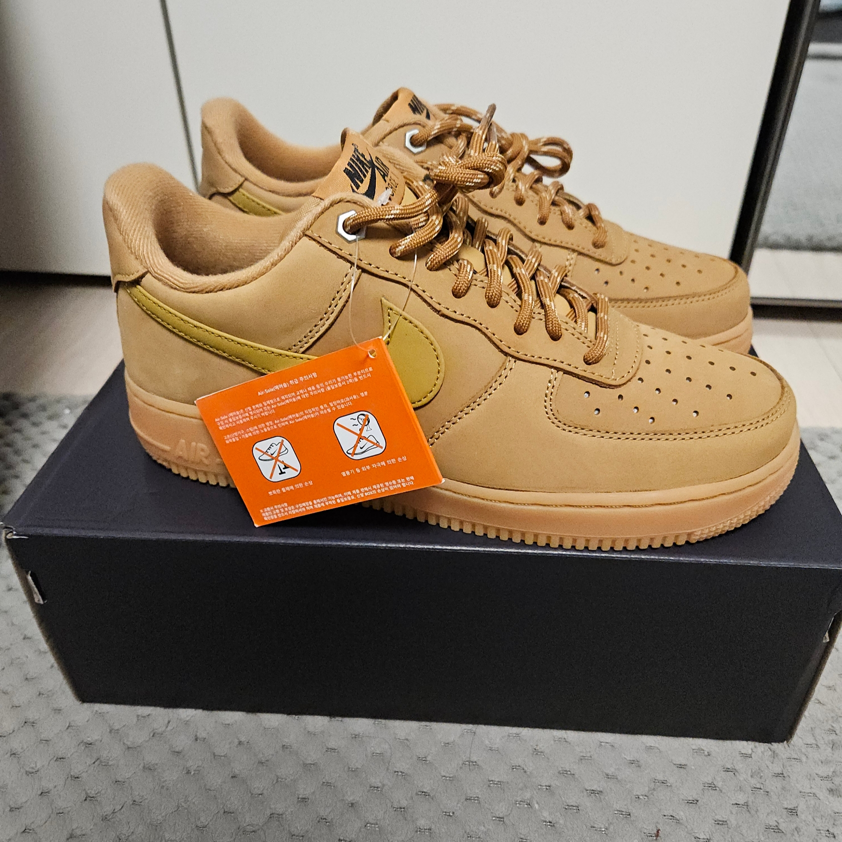 Nike Air Force 1 '07 WB Flax 착용 스타일 - 2