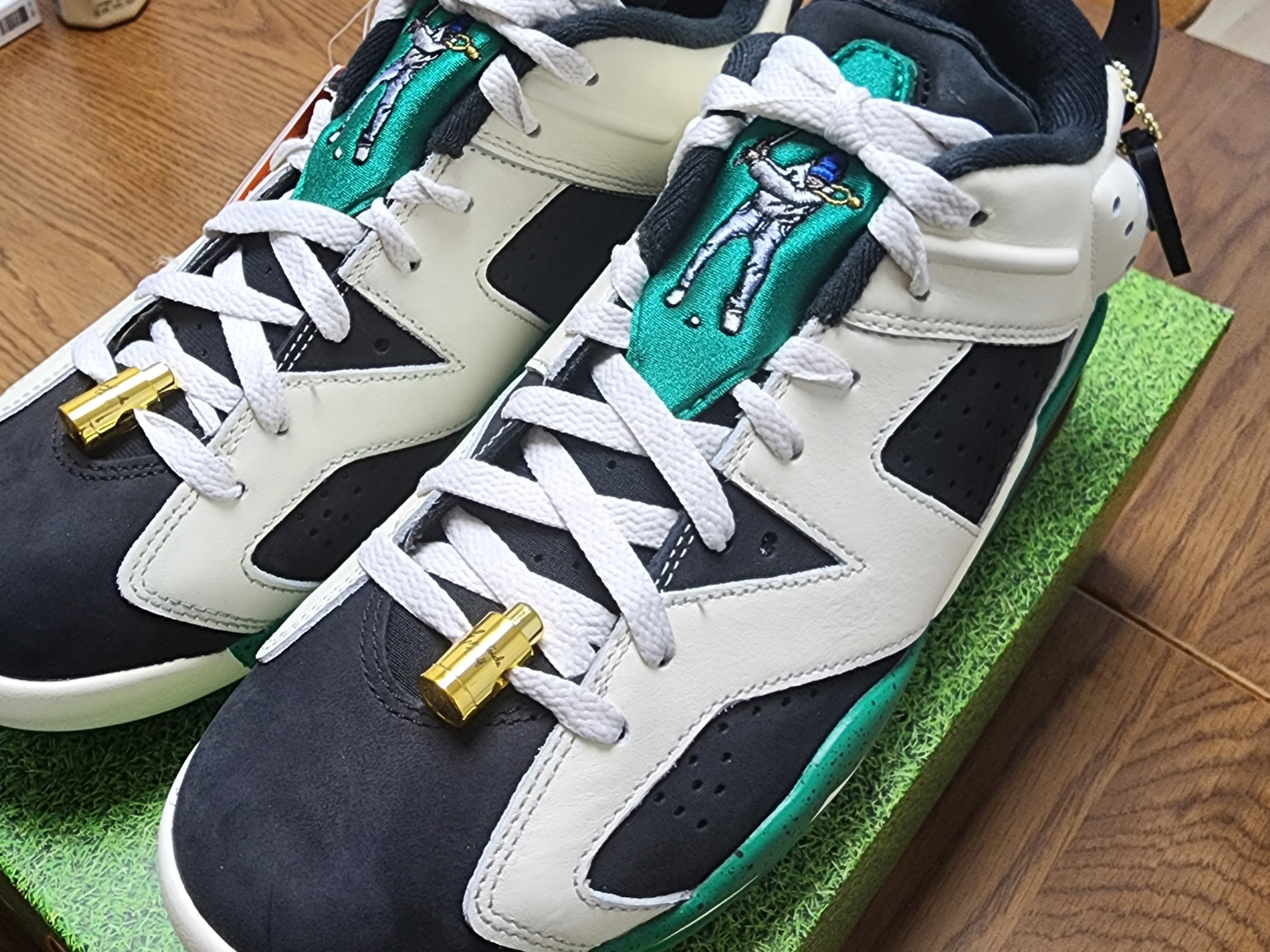 Jordan 6 x Eastside Golf Low Golf 1961 White Malachite 착용 스타일 - 3
