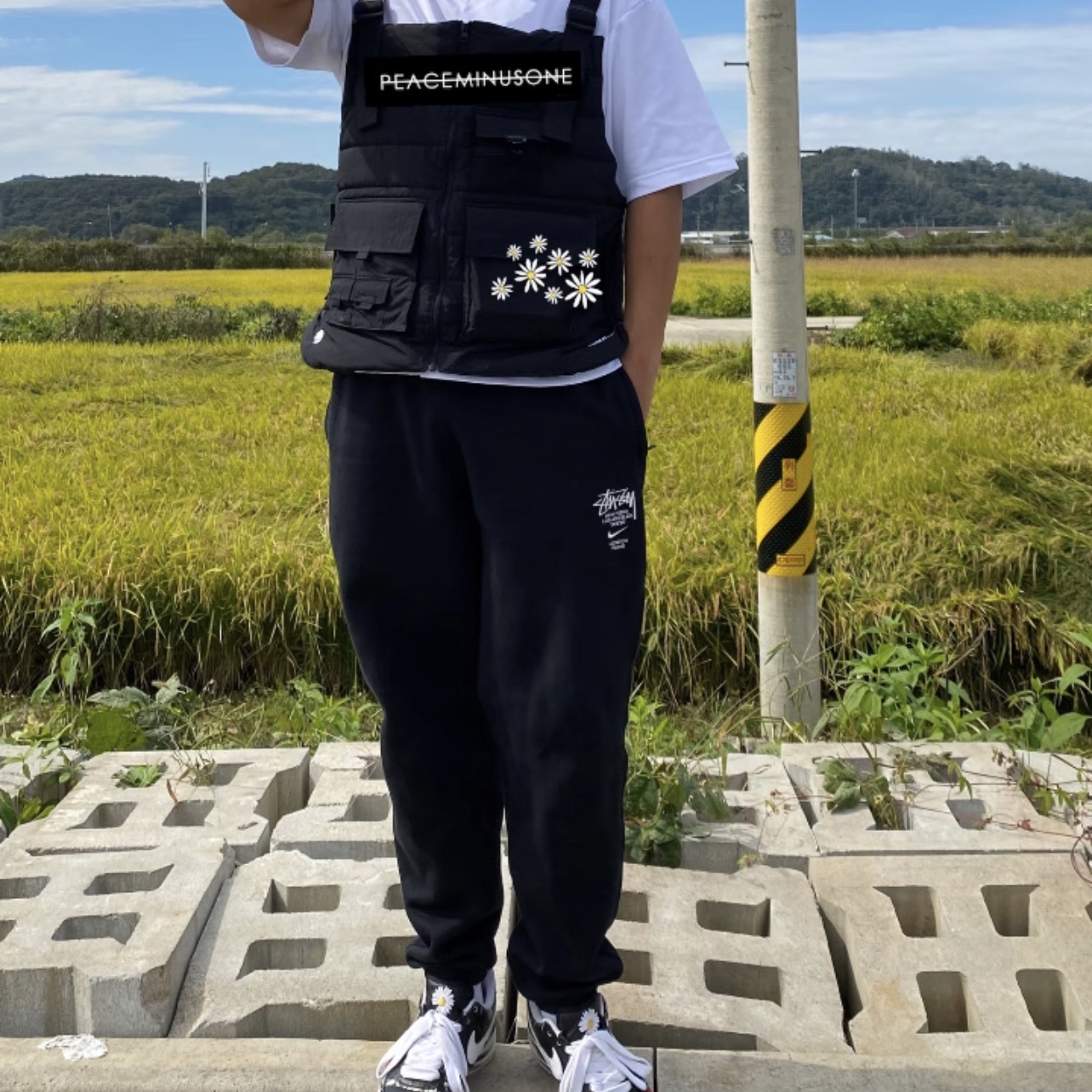 Nike x Peaceminusone 2+1 Jacket Black (DR0100-010), Nike x Peaceminusone Air Force 1 Low Para-Noise 착용 스타일 - 1