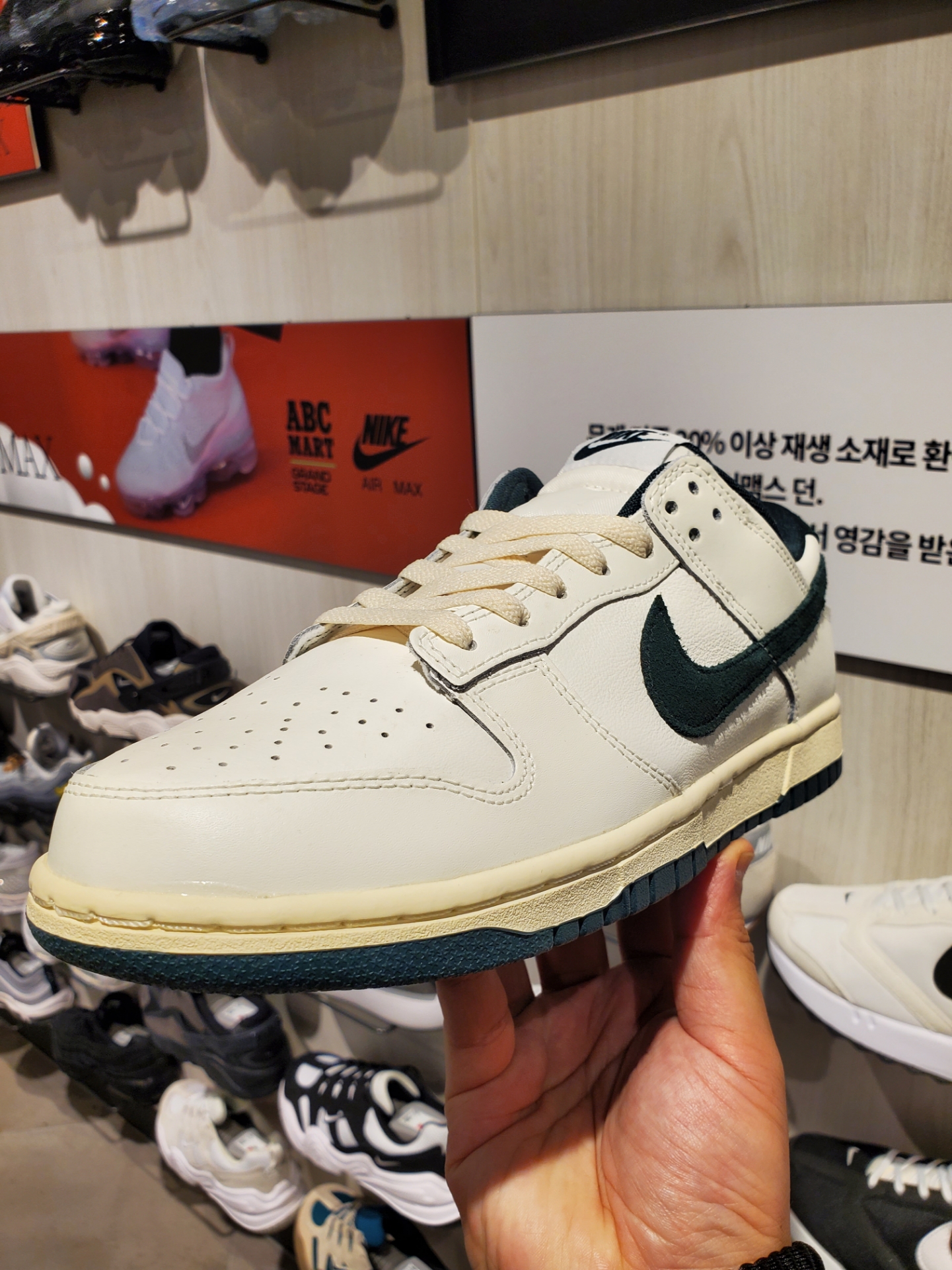 Jordan 1 Retro High OG Chicago 2022, Nike Dunk Low Retro White Polar Blue 착용 스타일 - 3