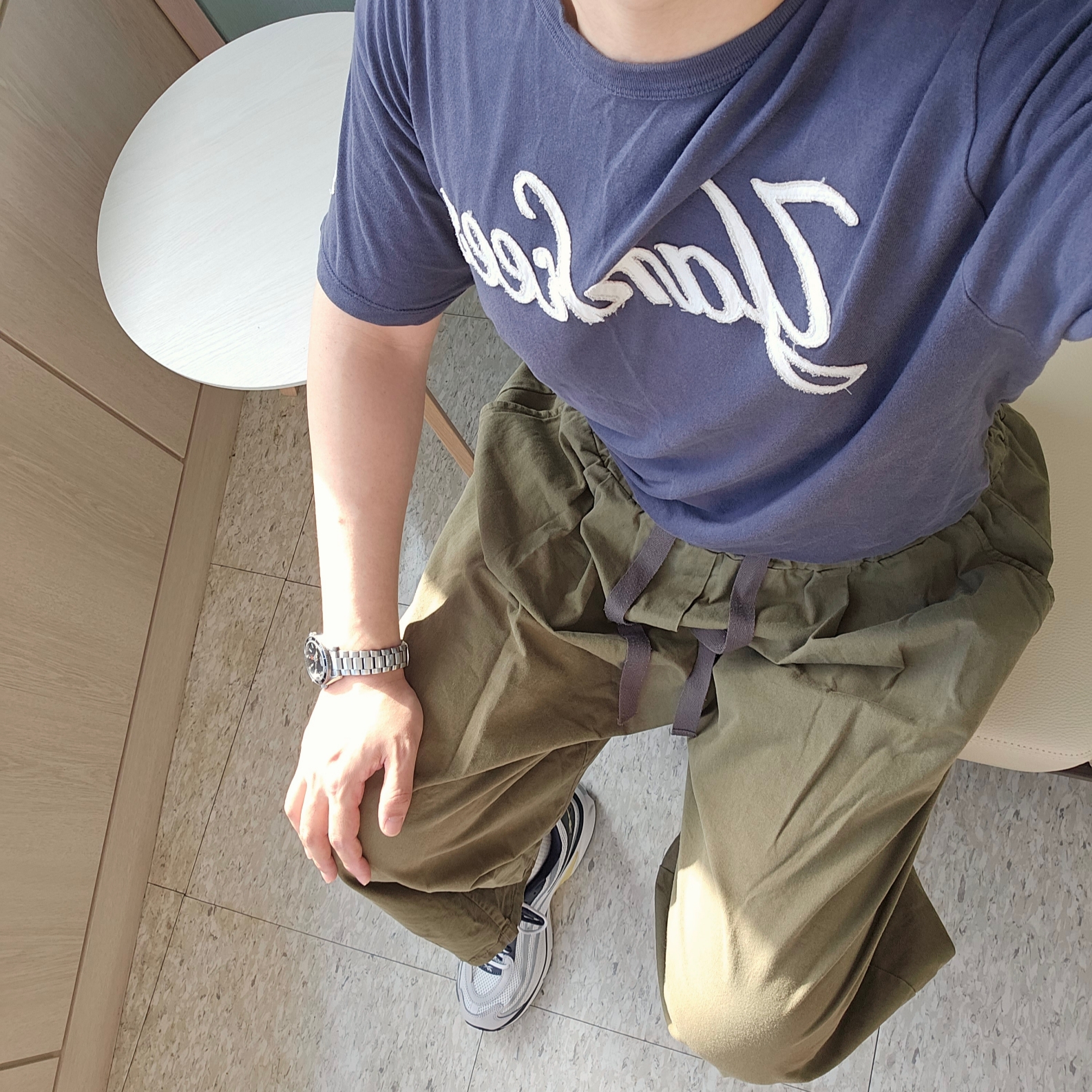 Reebok x Liful Premier Pump Paris Grey, Omega Seamaster Planet Ocean 600M Co Axial Master Chronometer Steel Black 착용 스타일 - 2