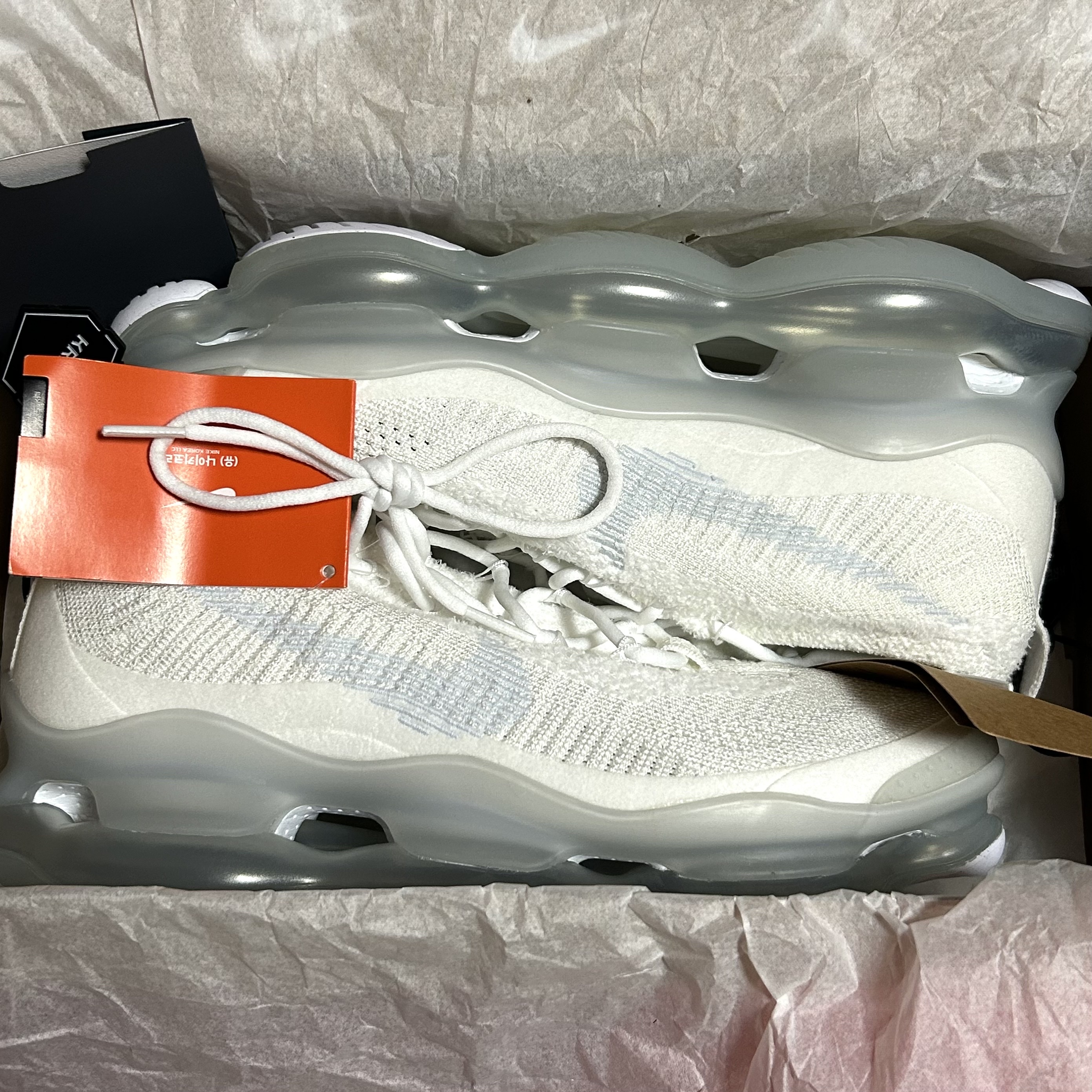 (W) Nike Air Max Scorpion Flyknit White 착용 스타일 - 2