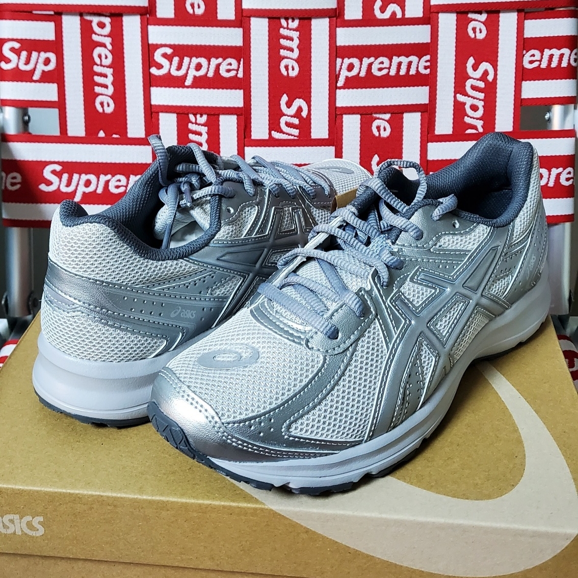 Asics Jog 100 S SMU Glacier Grey Pure Silver - 2E Wide 착용 스타일