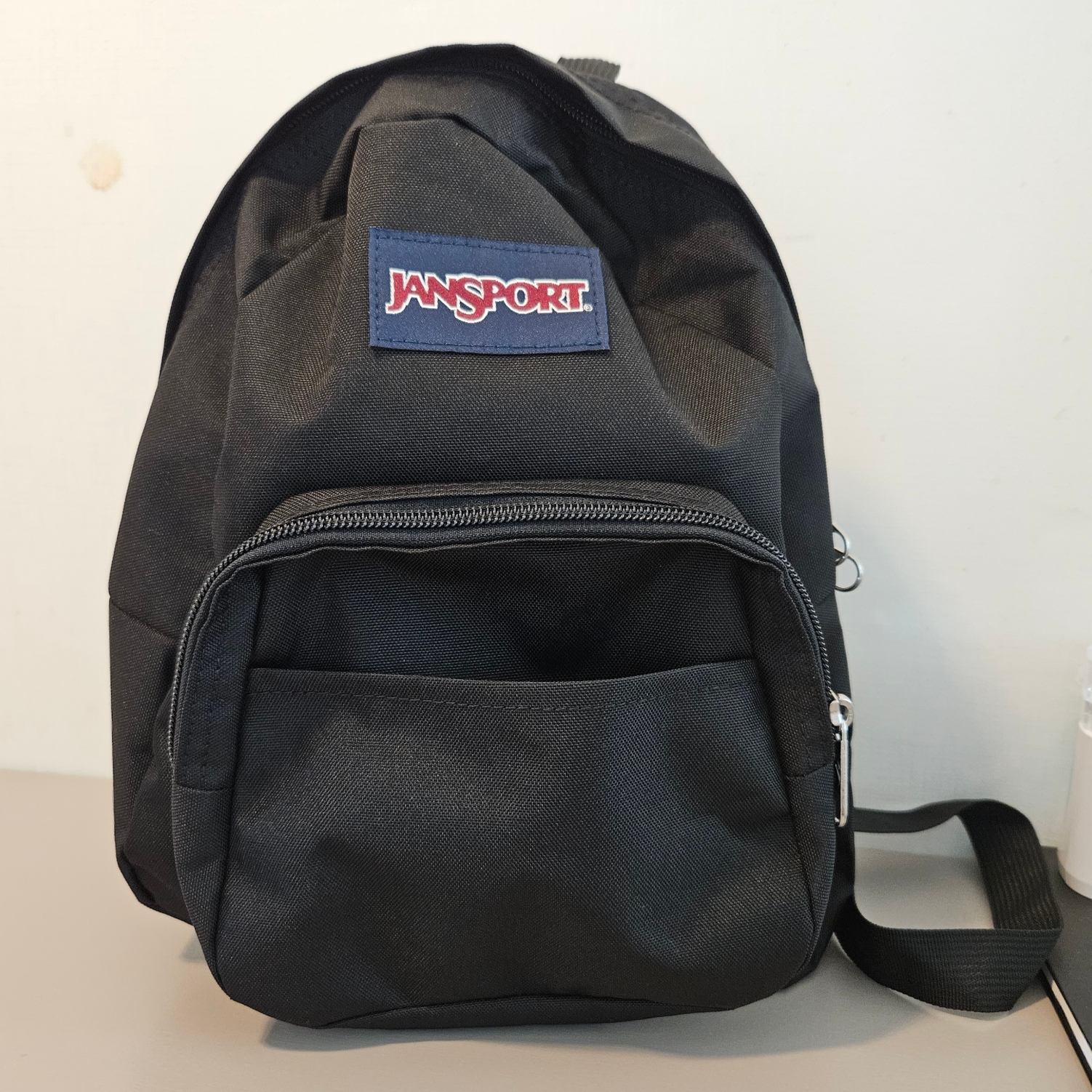 Jansport Half Pint Mini Backpack Black 착용 스타일