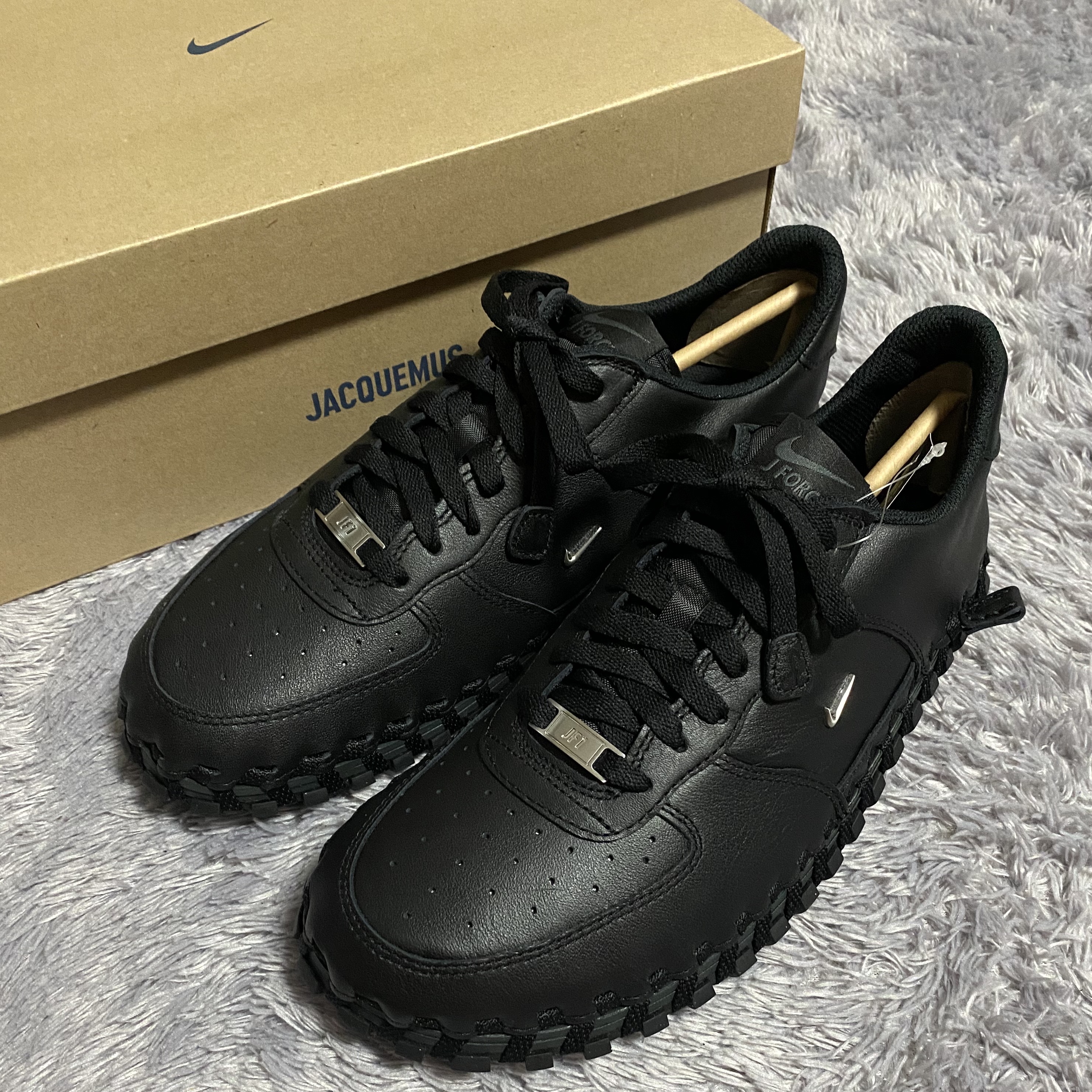 Nike x Jacquemus J Force 1 Low LX SP Black 착용 스타일 - 1