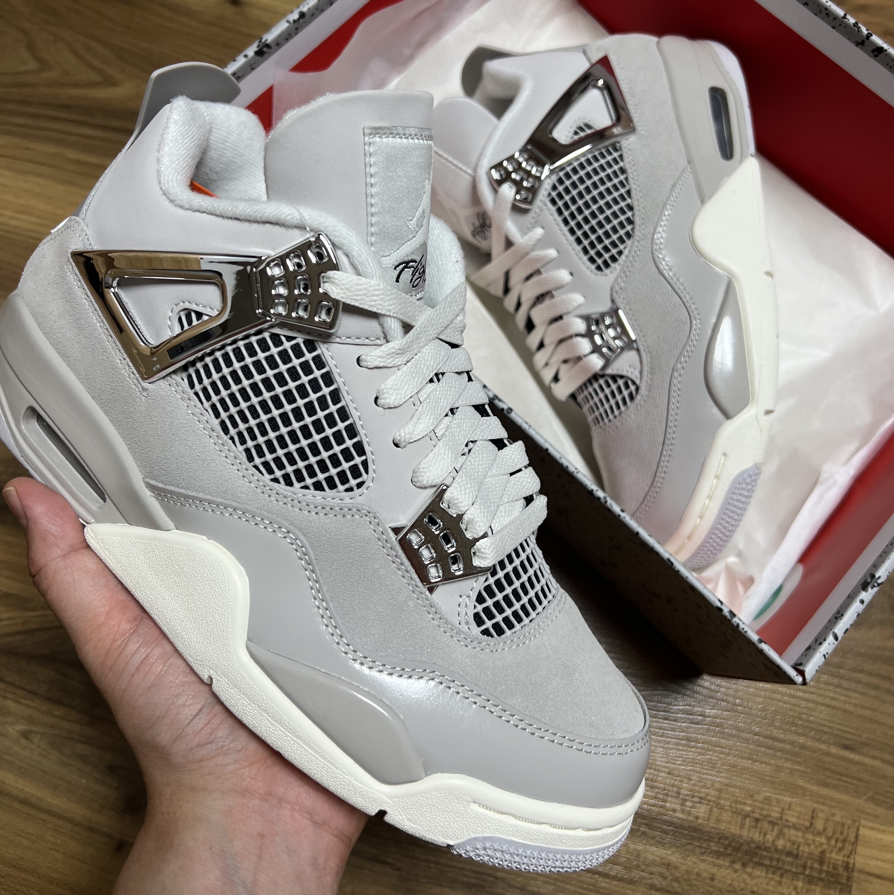 (W) Jordan 4 Retro Frozen Moments 착용 스타일