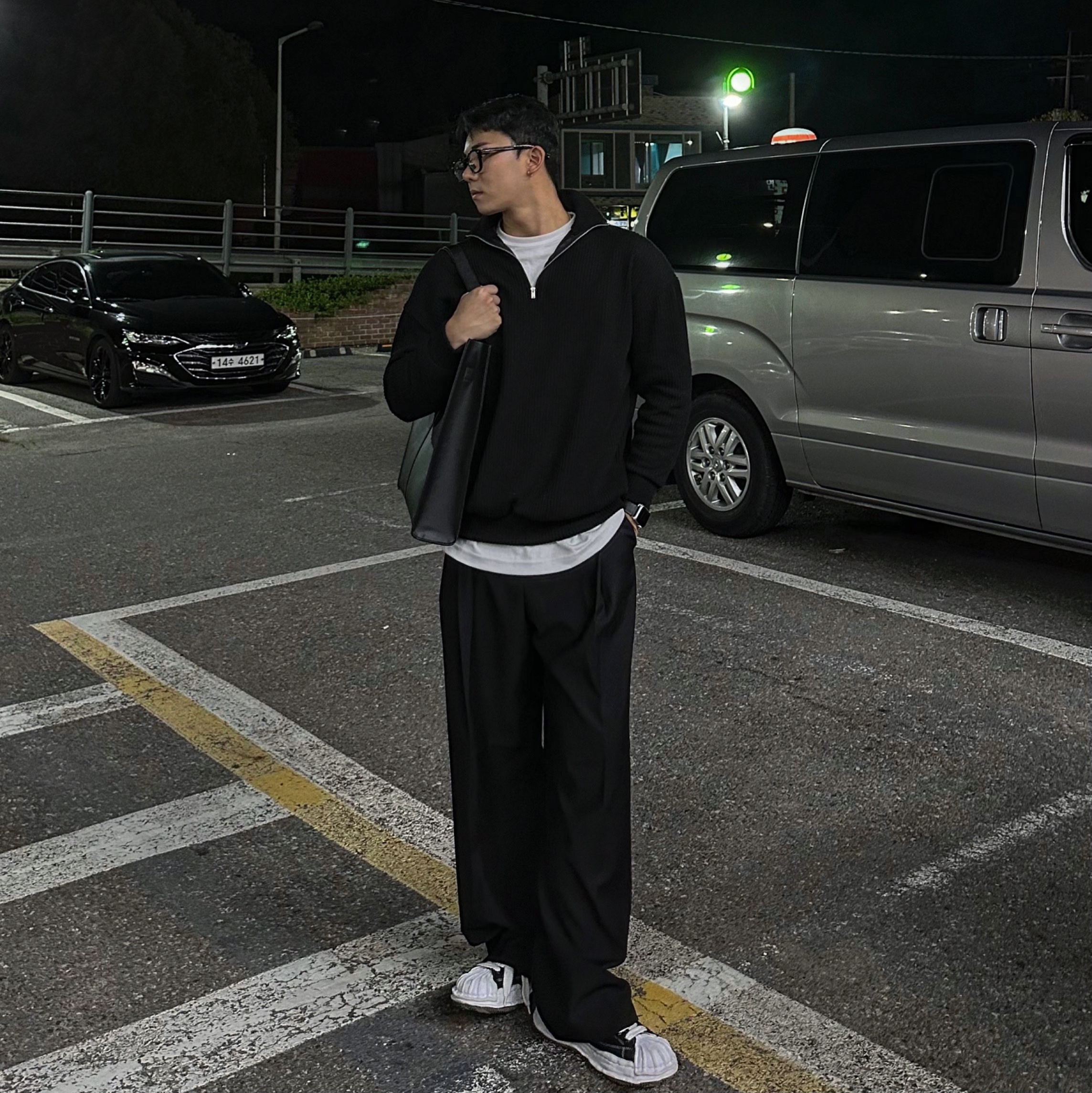 Maison Mihara Yasuhiro Blakey OG Sole Canvas Low-top Sneakers Black White 착용 스타일 - 2