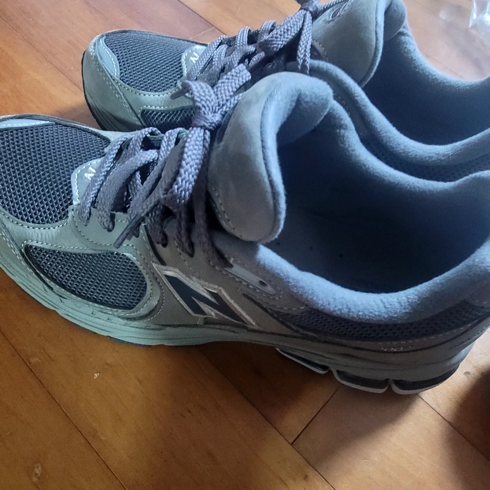 New Balance 2002R Gray 착용 스타일