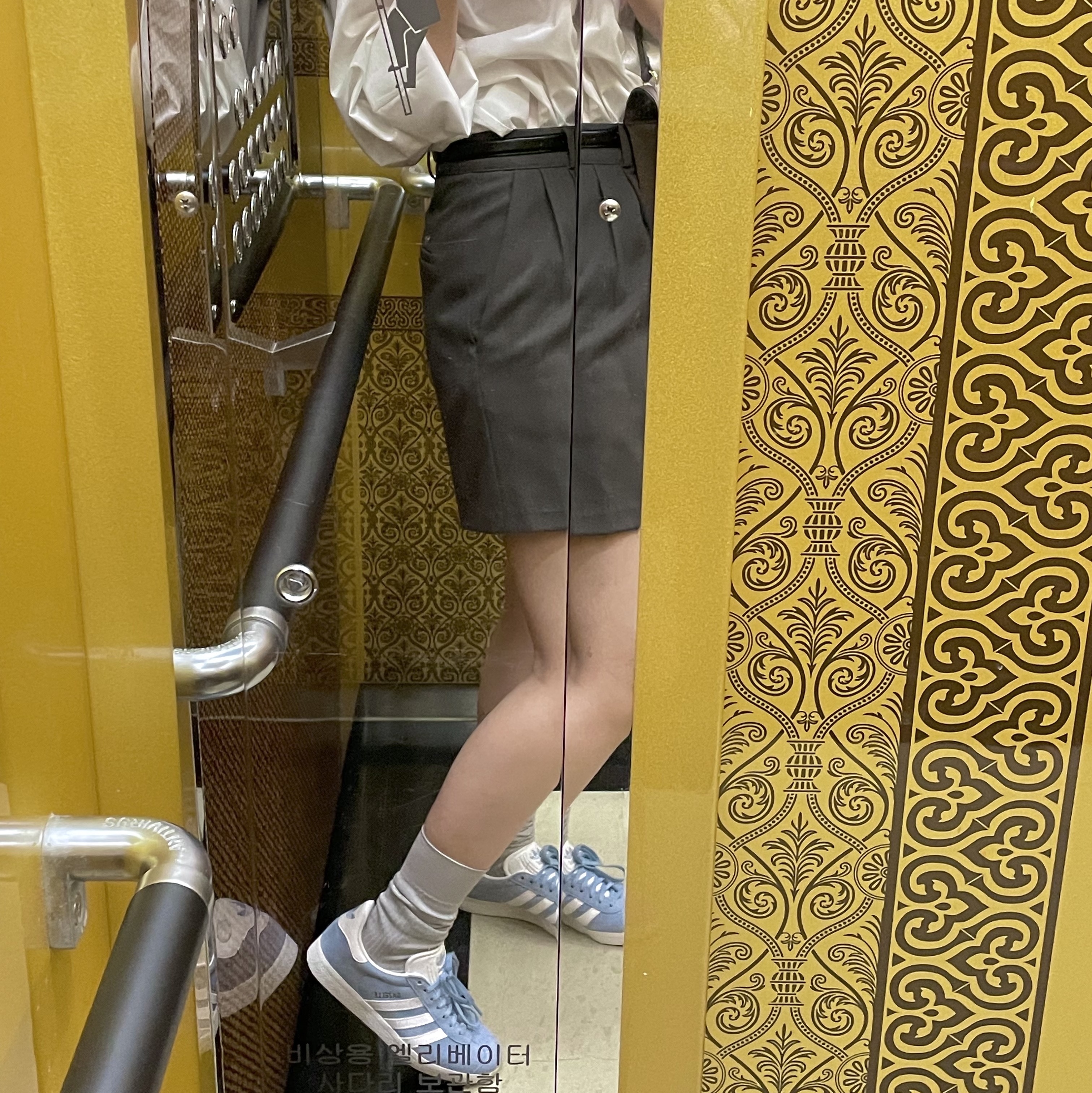 Adidas Gazelle Clear Sky White 착용 스타일 - 2