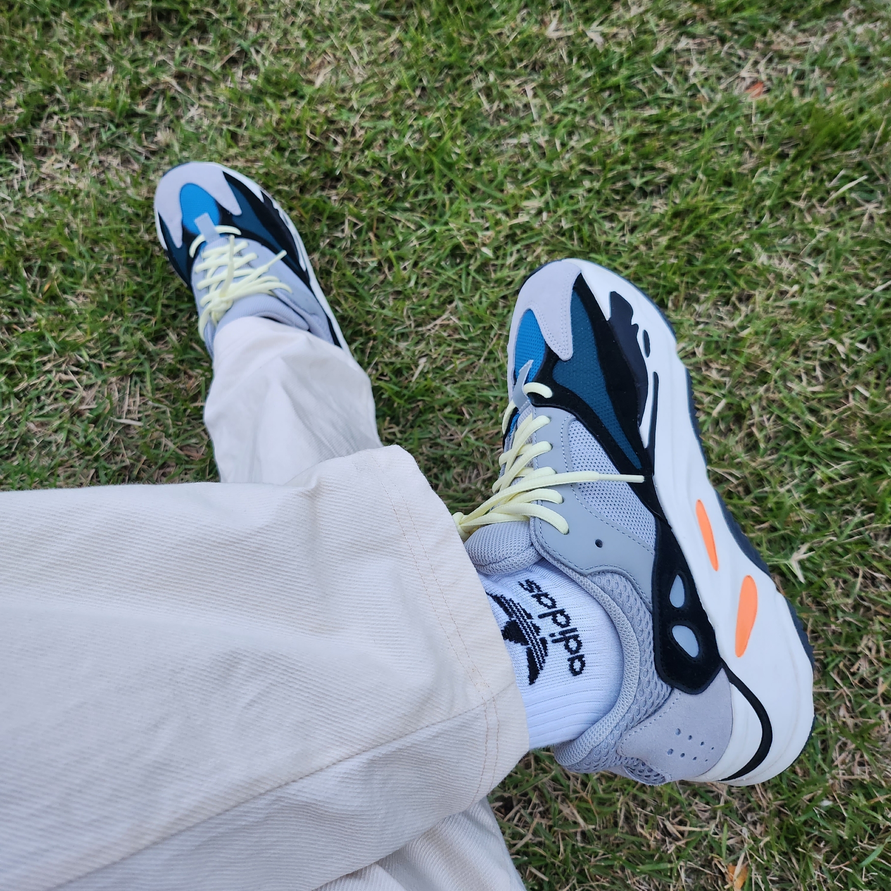 Adidas Yeezy Boost 700 Wave Runner Solid Grey 2021/2022 착용 스타일