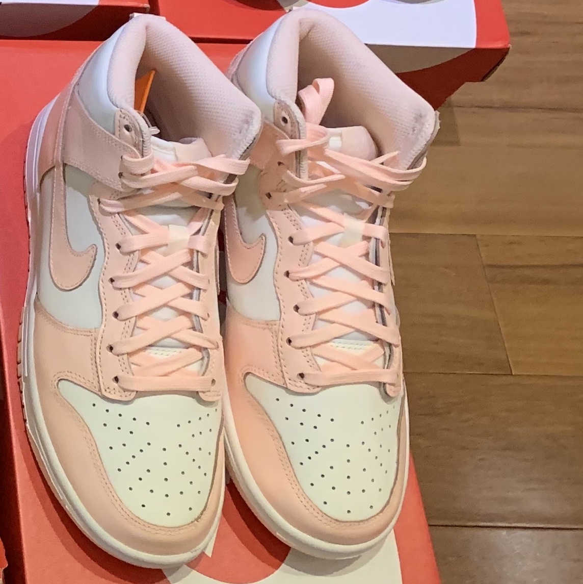 (W) Nike Dunk High Crimson Tint 착용 스타일