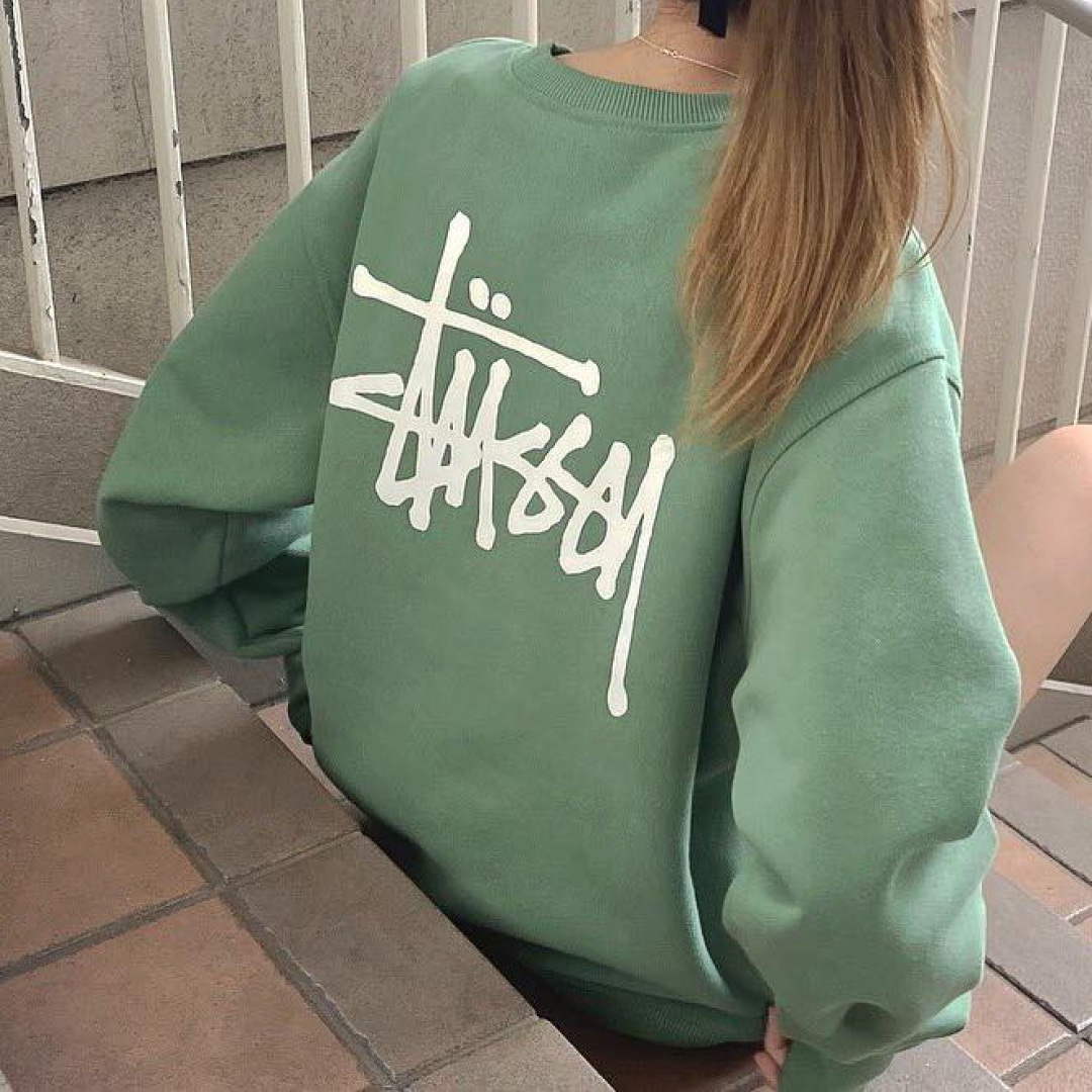 Stussy Basic Stussy Pigment Dyed Crew Forest, Stussy Basic Stussy Crew Ash Heather 2023 착용 스타일 - 2