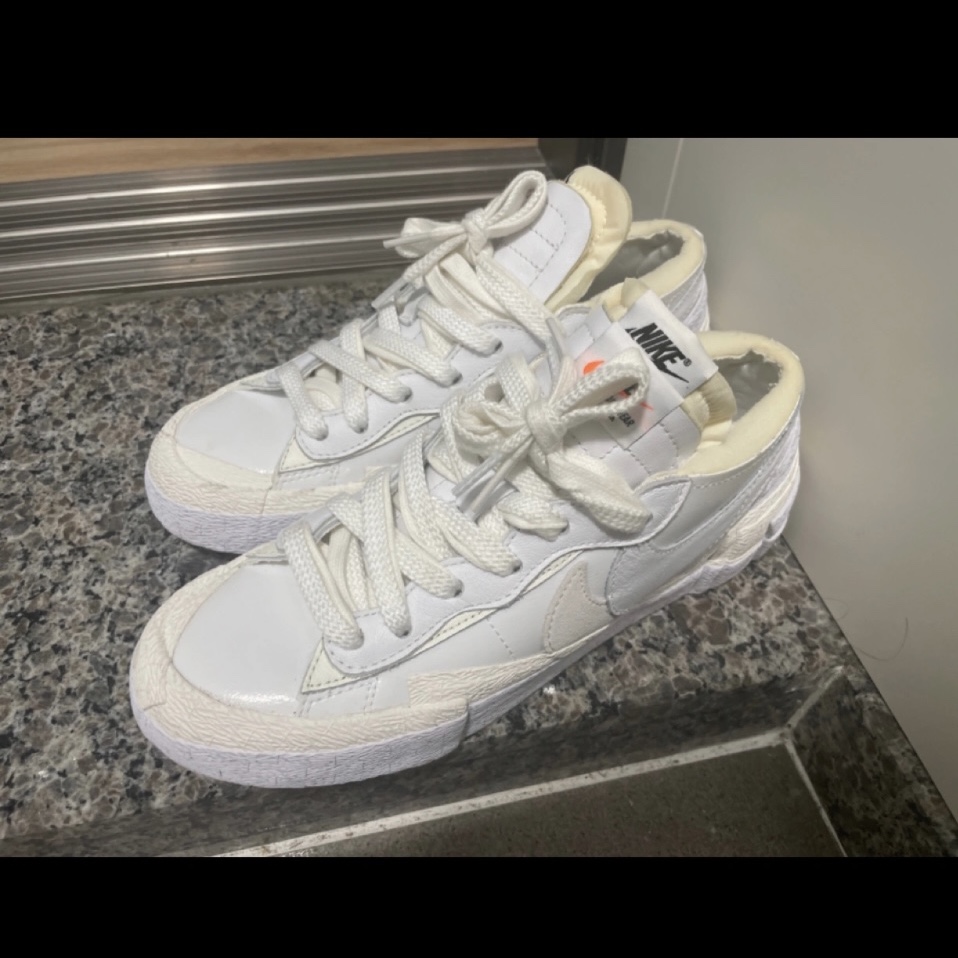 Nike x Sacai Blazer Low White Patent Leather 착용 스타일 - 1