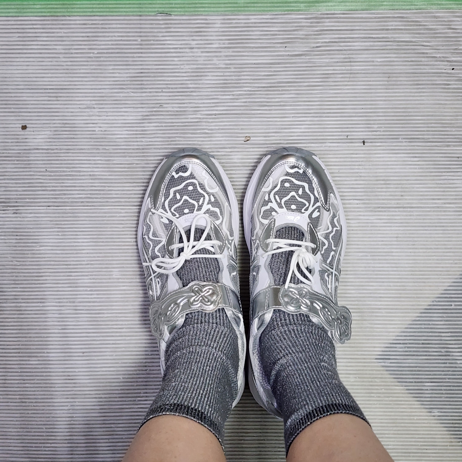 Asics x Cecilie Bahnsen GT-2160 White 착용 스타일 - 1