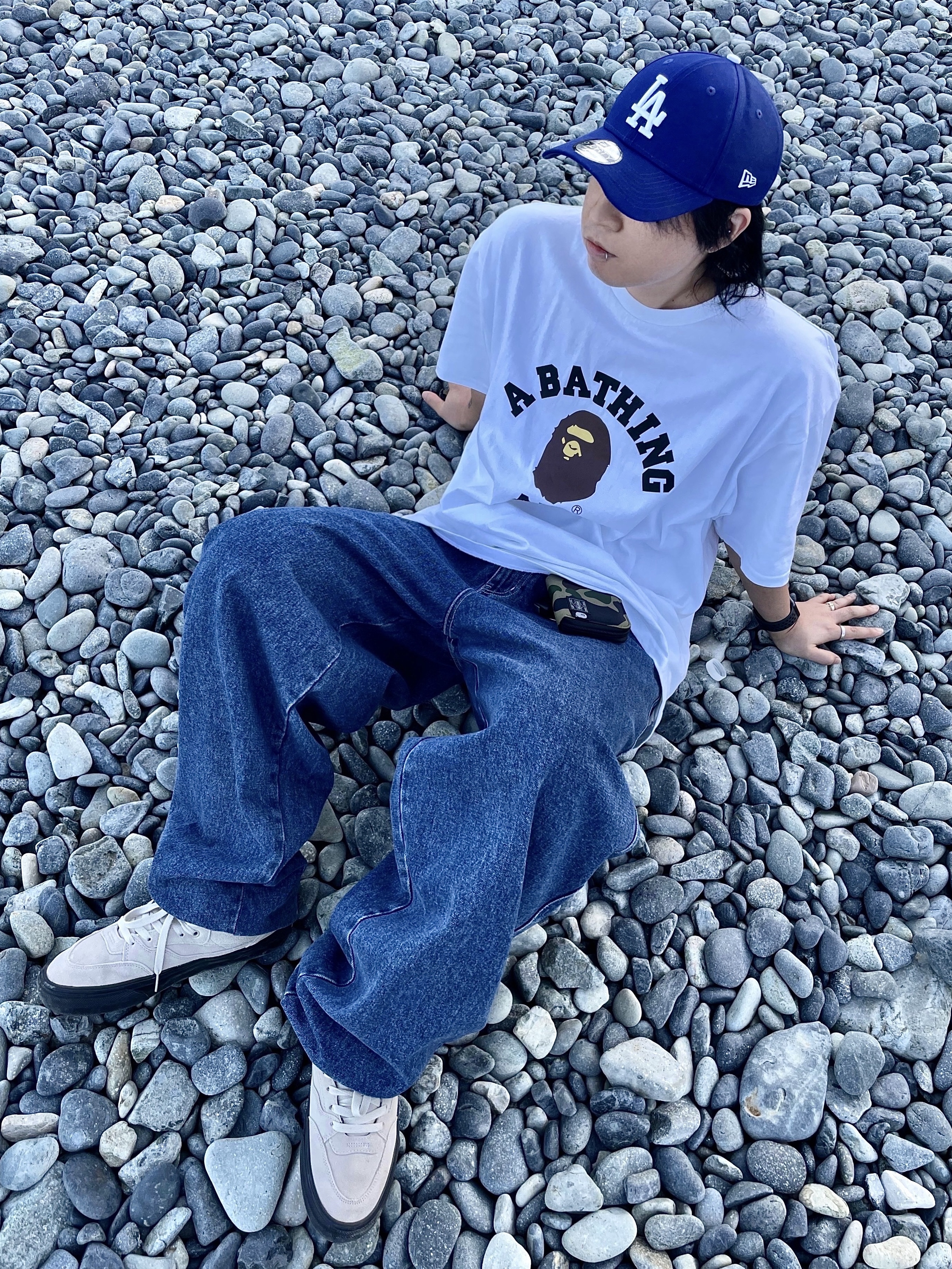 Vans x Dime Skate Half Cab '92 Dime Tan, BAPE x JJJJound College T-Shirt White 착용 스타일 - 1