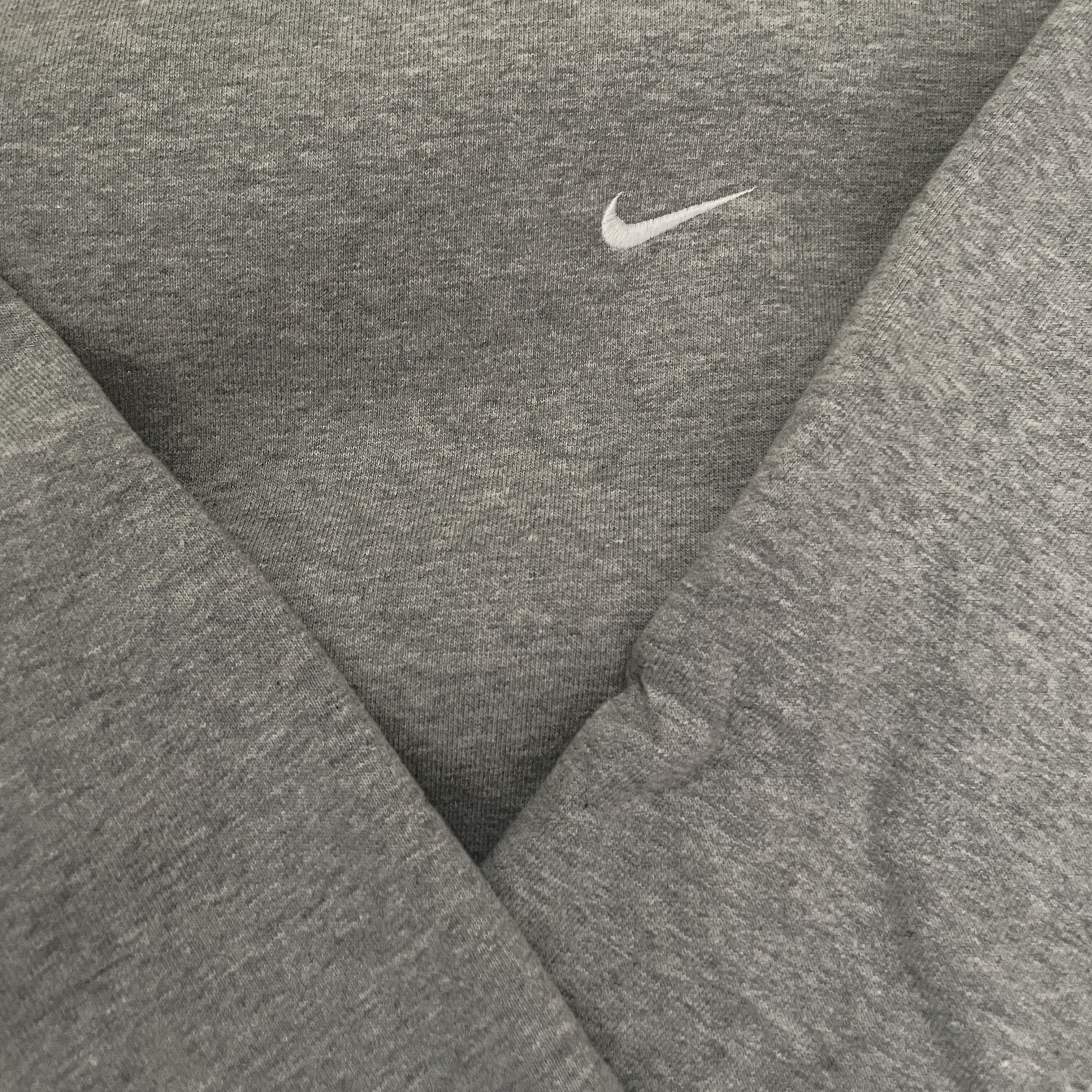 Nike NRG Solo Swoosh Crew Fleece Dark Grey Heather - US/EU 착용 스타일