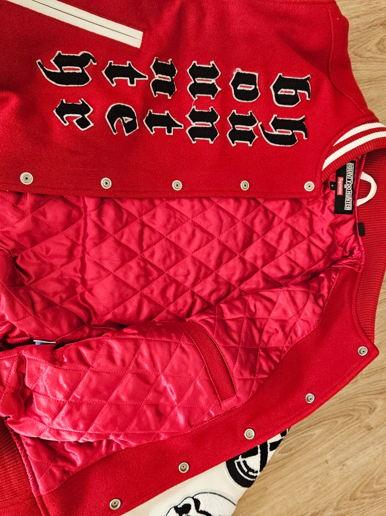Supreme x Bounty Hunter Varsity Jacket Red - 23FW 착용 스타일 - 1