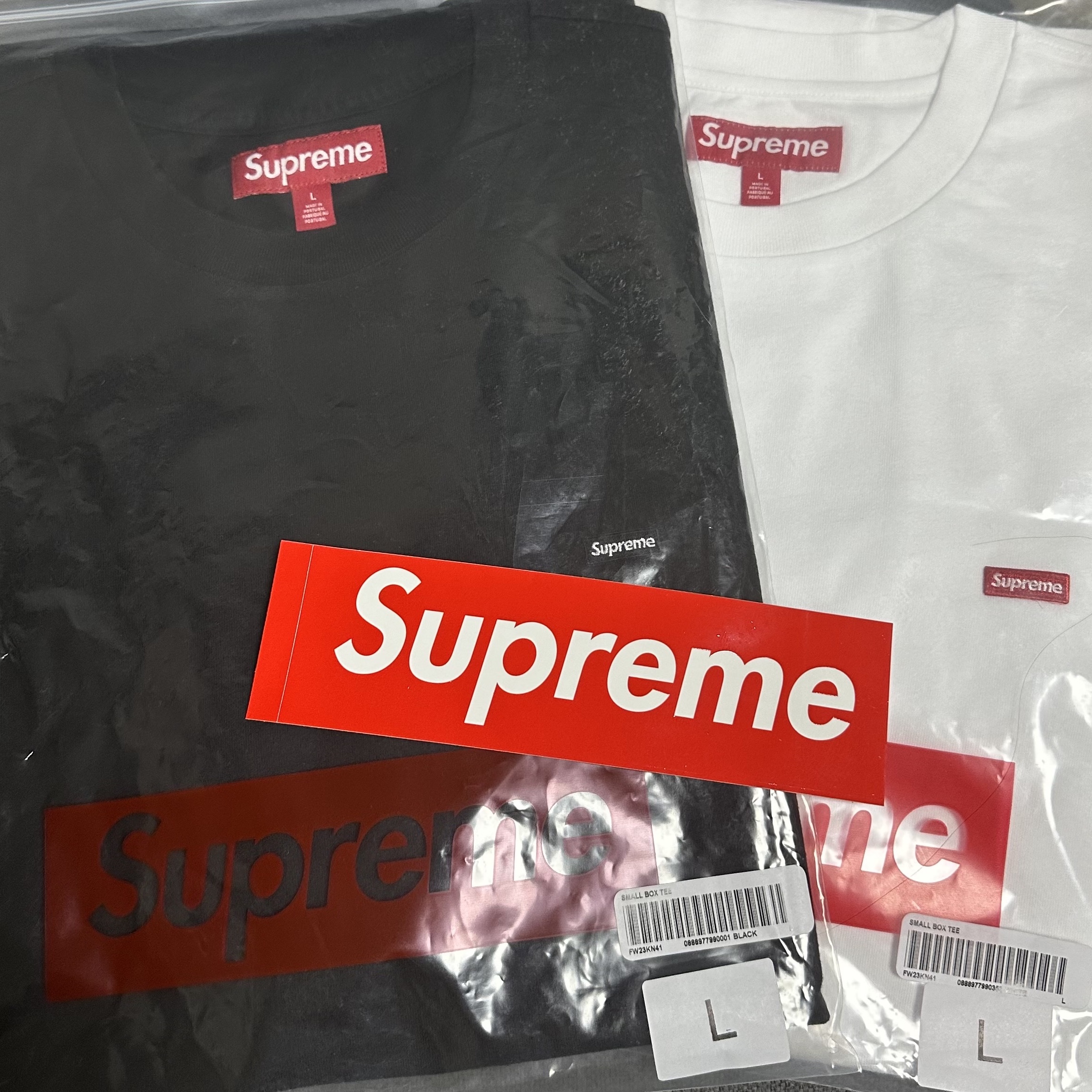Supreme Small Box T-Shirt White, Supreme Small Box T-Shirt Black 착용 스타일